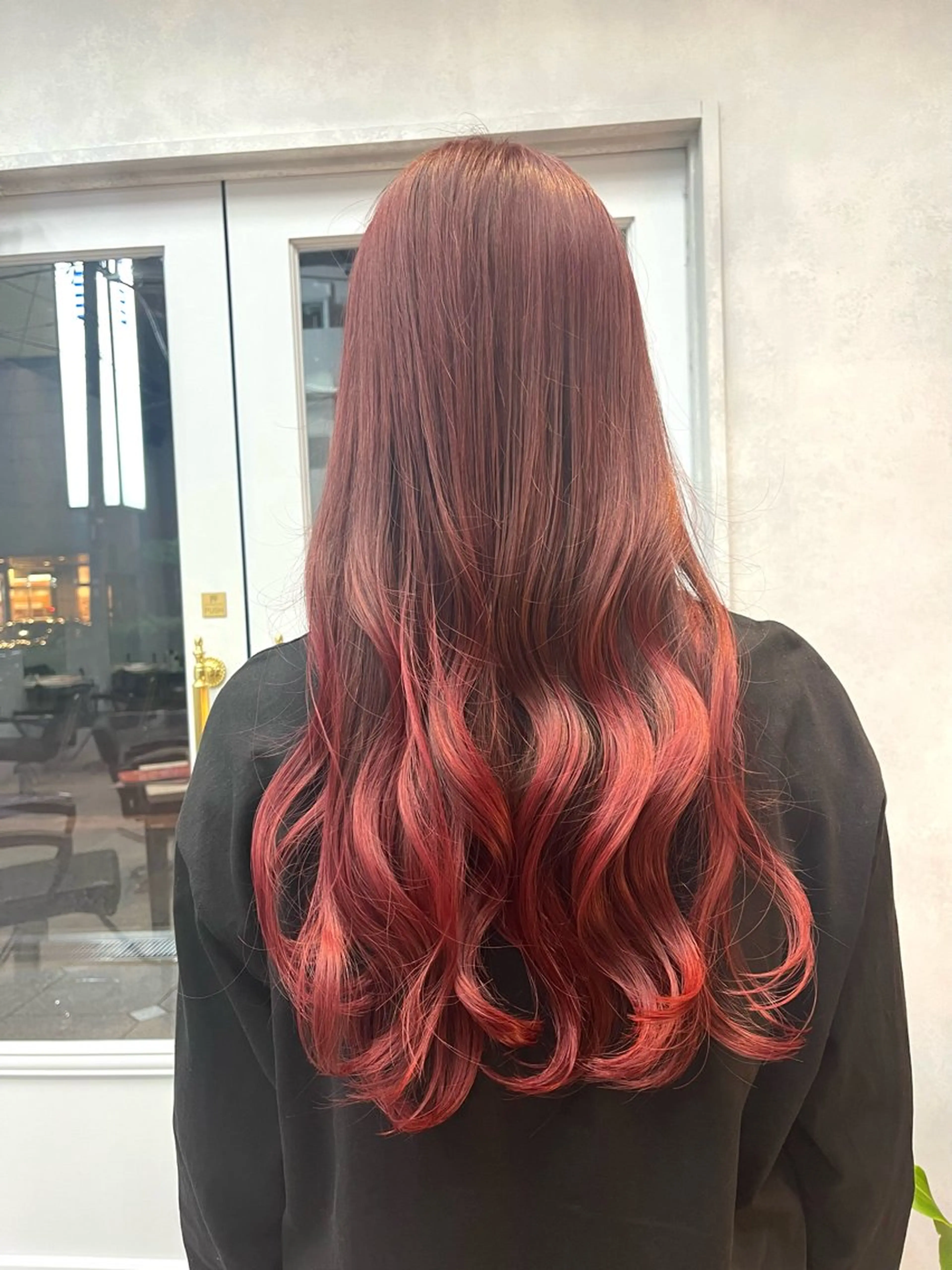 ロング カラー ブリーチ ブリーチなしカラー レッドカラー カット ヘアカラー tomoka 推しカラーのヘアスタイル