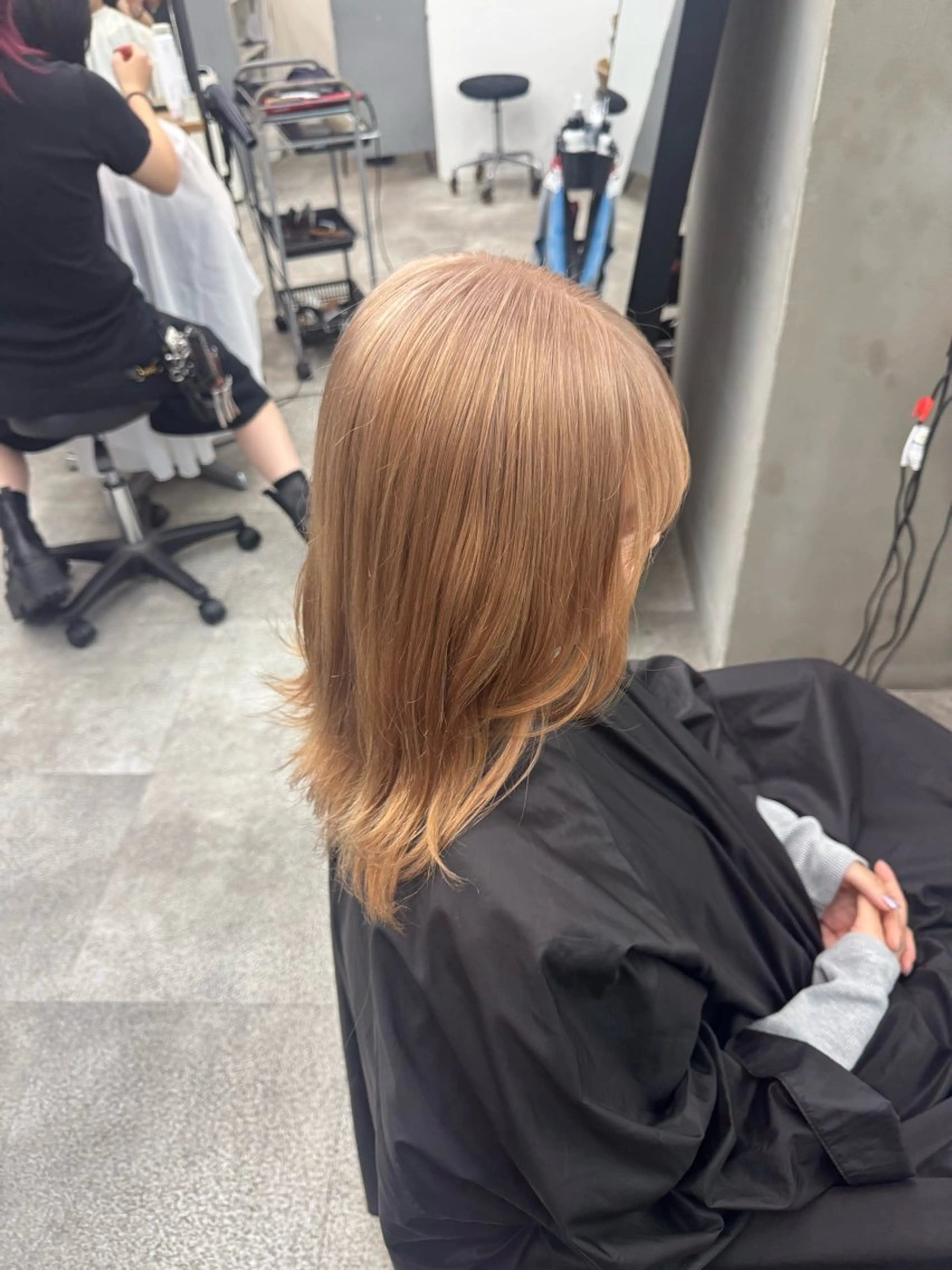 ミディアム カラー ベージュカラー ハイトーンカラー ハイトーンベージュ ヘアカラー トリートメント Momoka🪷 /ご予約はインスタへのヘアスタイル