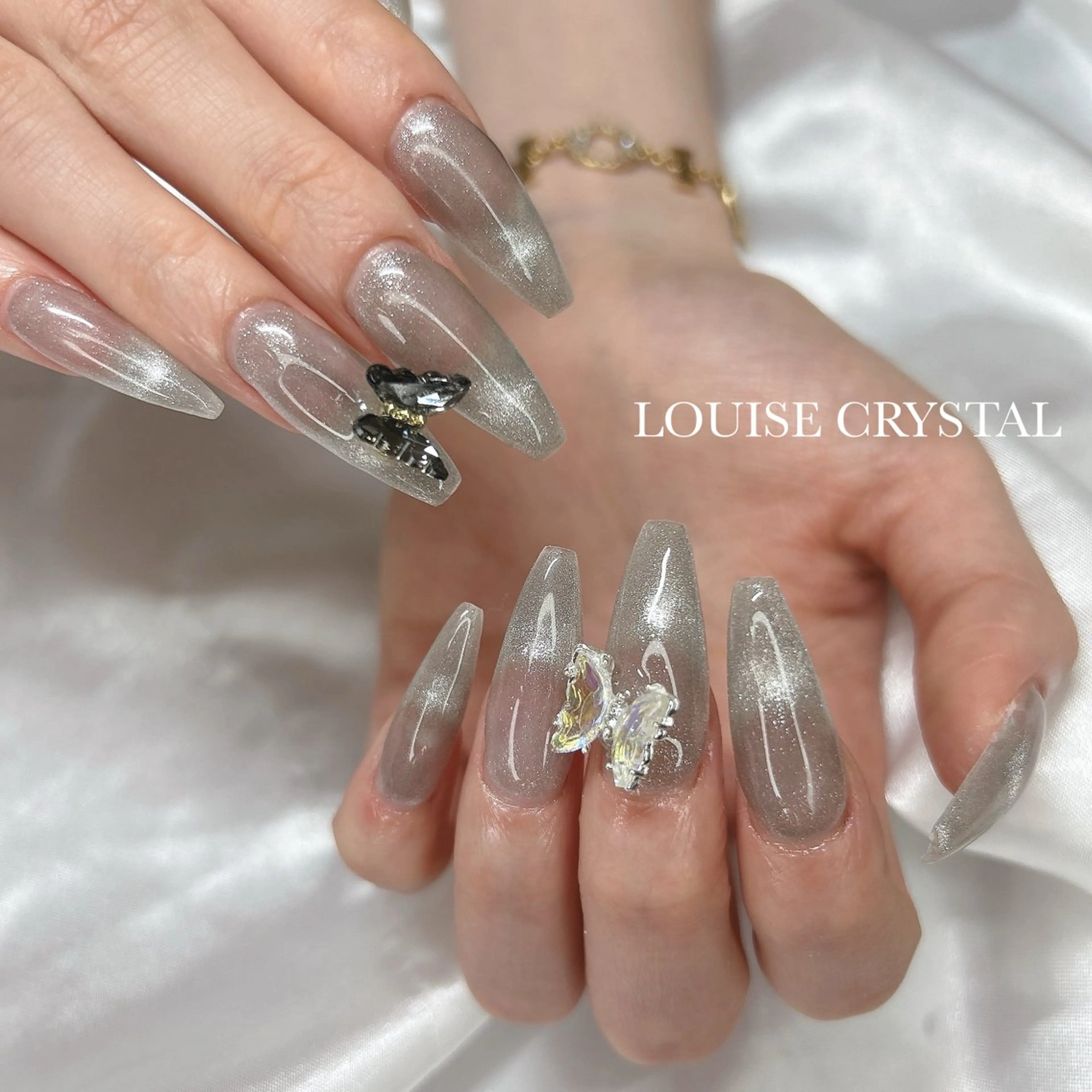 ネイル ロングネイル ハンドネイル LOUISE CRYSTALのネイルデザイン