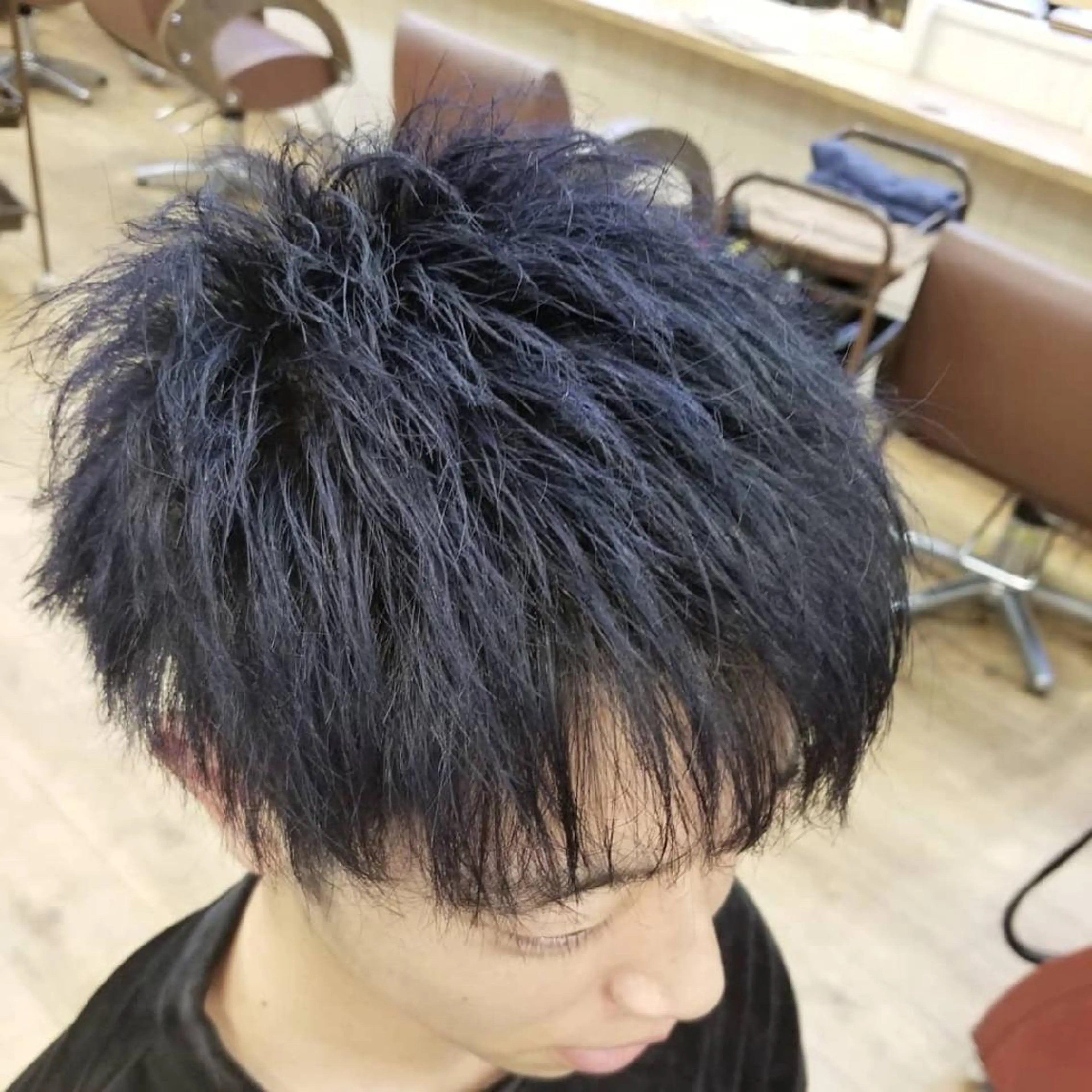ショート メンズ パーマ カラー メンズパーマ メンズツイストパーマ イルミナカラー ネイビーカラー ツイストパーマ 【ネウィ天王寺 】seiyaのヘアスタイル