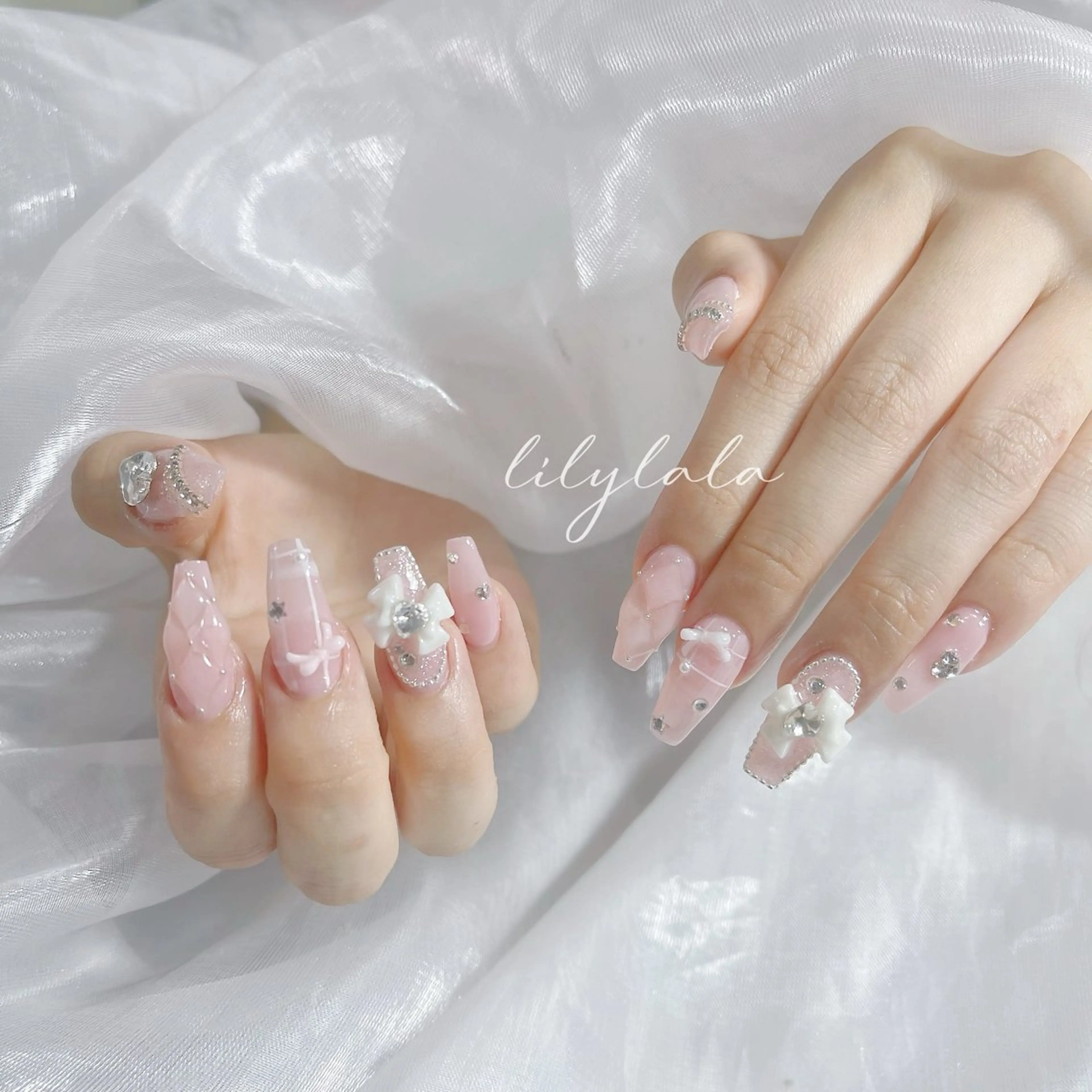 ネイル アートネイル ジェルネイル グラデーション キラキラネイル ニュアンスネイル ハンドネイル Kitty Nailのネイルデザイン
