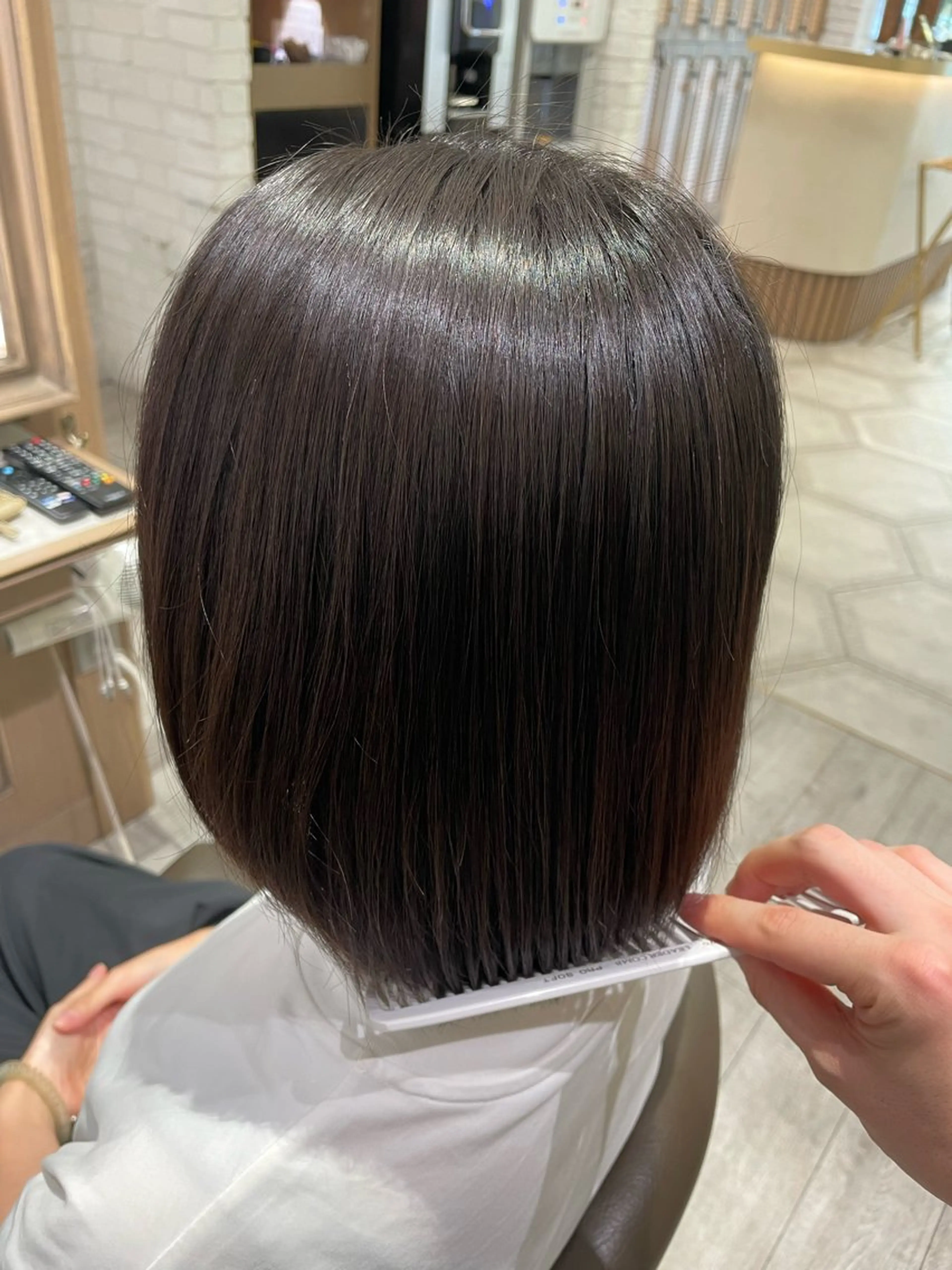 ミディアム 酸性ストレート Cloe 梅田店所属・光武 龍音のヘアスタイル