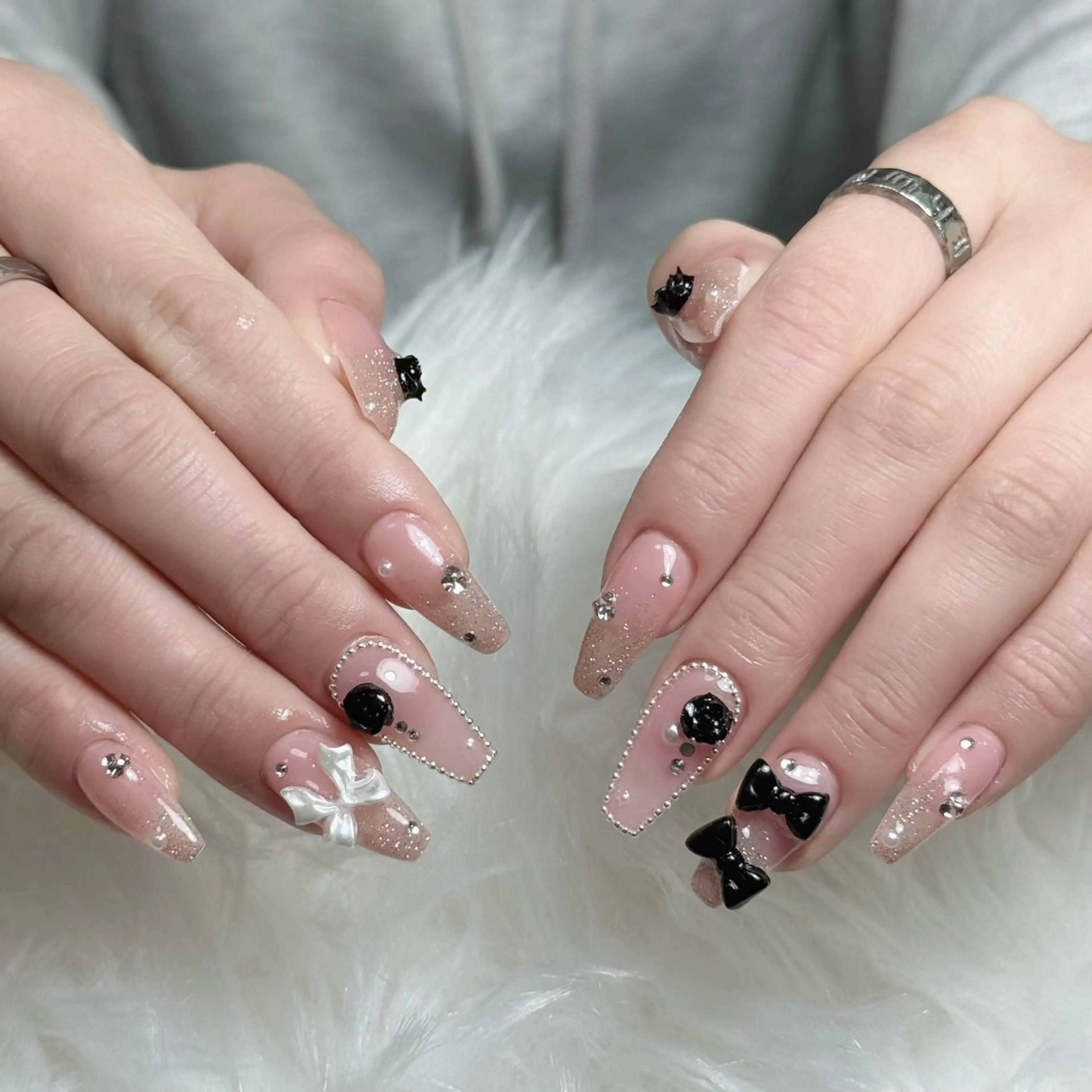 ネイル フレンチネイル ジェルネイル キラキラネイル 韓国ネイル マグネットネイル Julli nail studio所属・Julli NailStudioのネイルデザイン