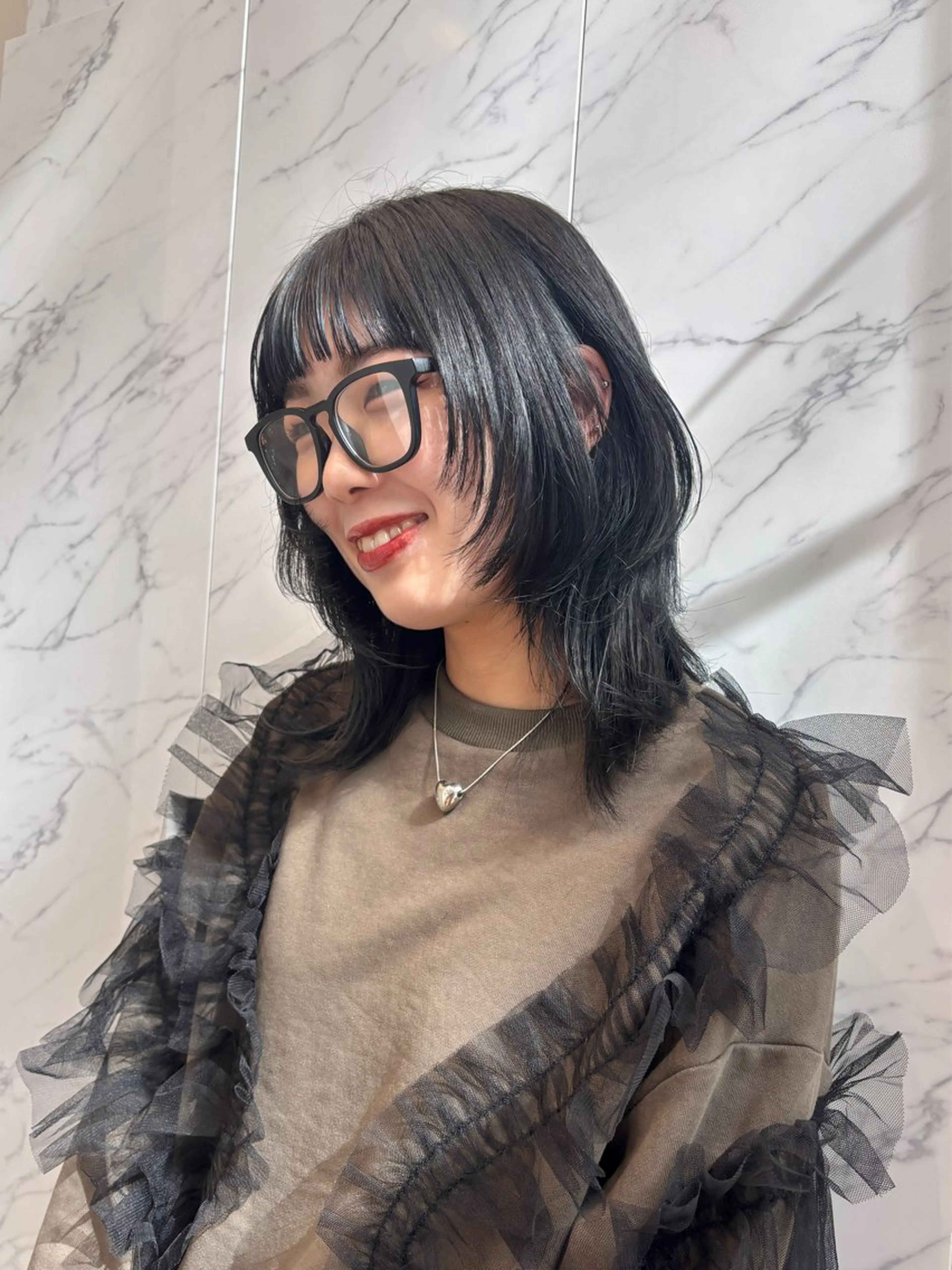 ミディアム オン眉 小顔カット ウルフカット カット ヘアカラー miu /透明感カラーのヘアスタイル