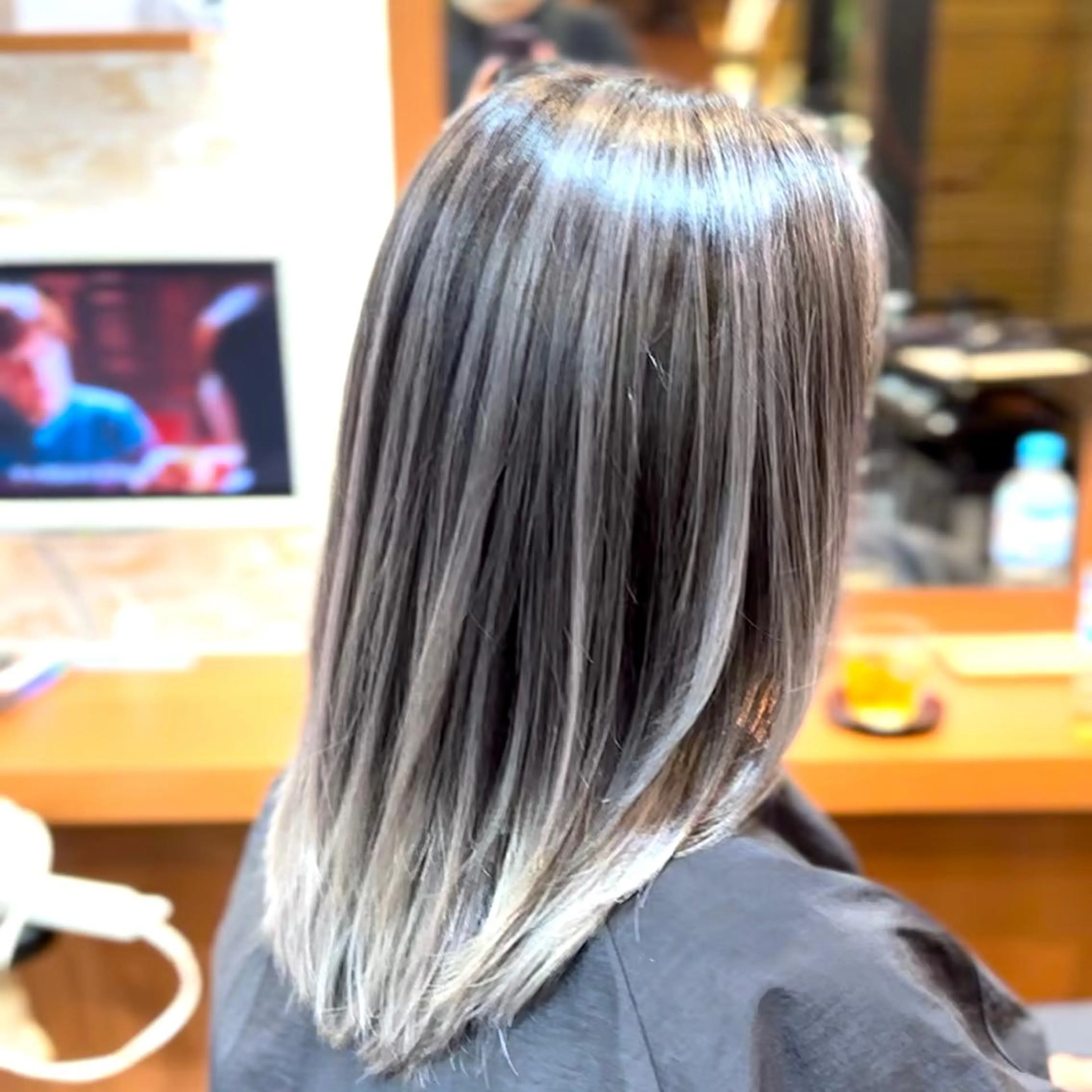 ミディアム レイヤーカット ヘアカラー トリートメント 美容室ジェミニ所属・小川 修平のヘアスタイル