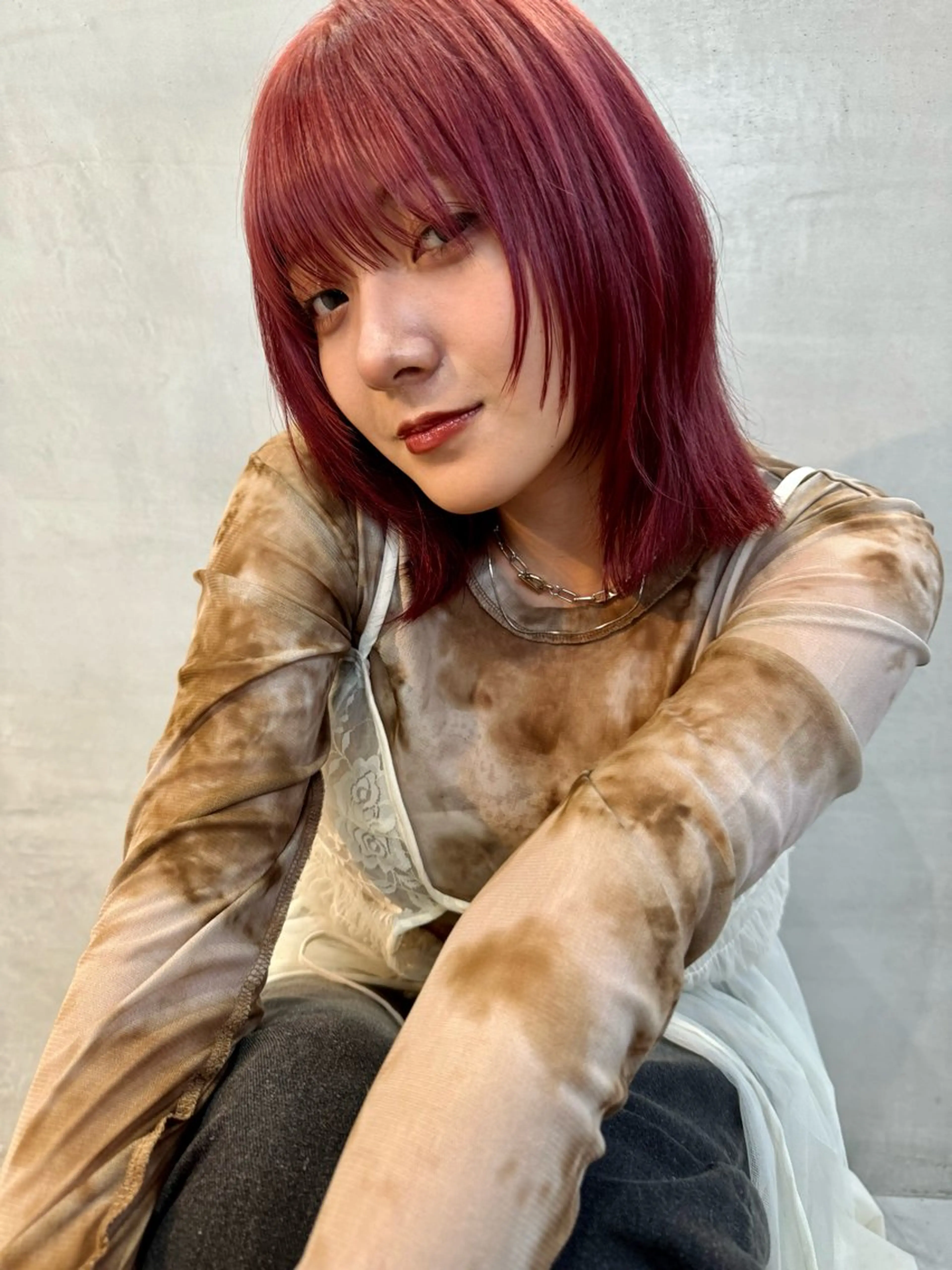 ミディアム カラー カット ヘアカラー トリートメント (h)wim ウィムのヘアスタイル