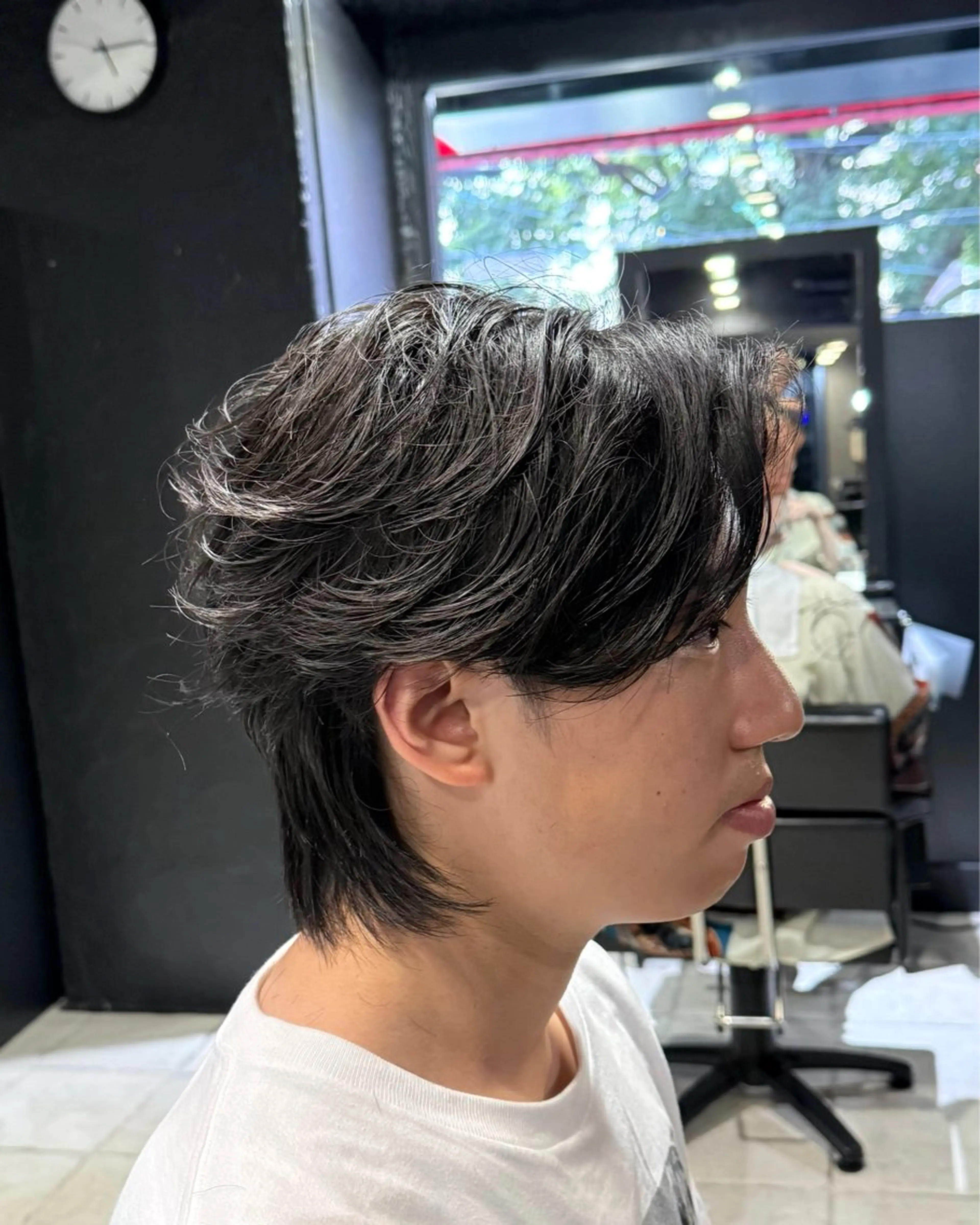 ミディアム パーマ メンズ ミディアムパーマ センターパート フェザーパーマ メンズパーマ カット パーマ 難波/メンズウルフ・ フェザーパーマ鶴田文のヘアスタイル