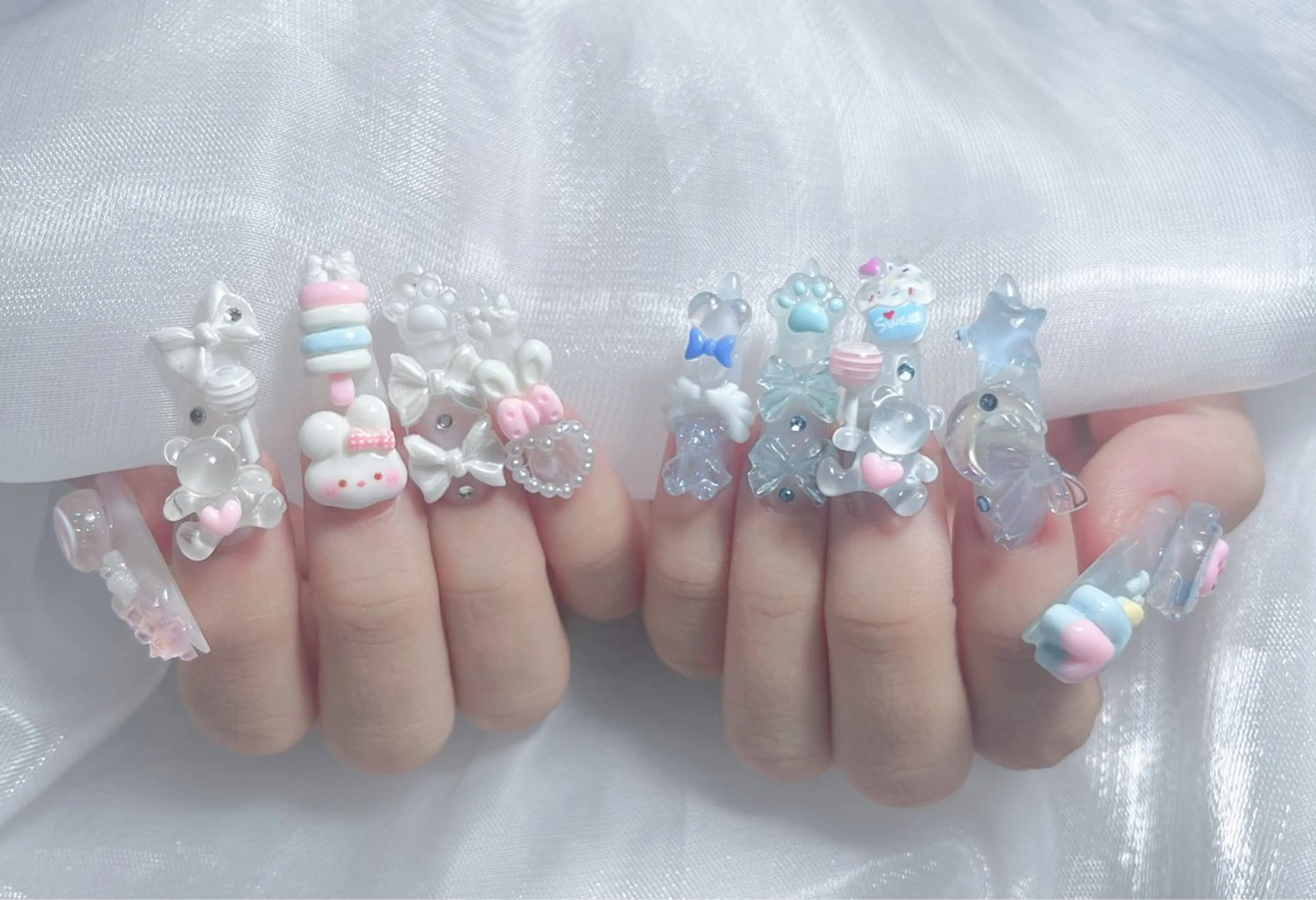 ネイル 成人式 ロングネイル マグネットネイル 大理石ネイル(マーブル) リボン ハンドネイル Amee Nailsalon所属・Amee Nailsalonのネイルデザイン