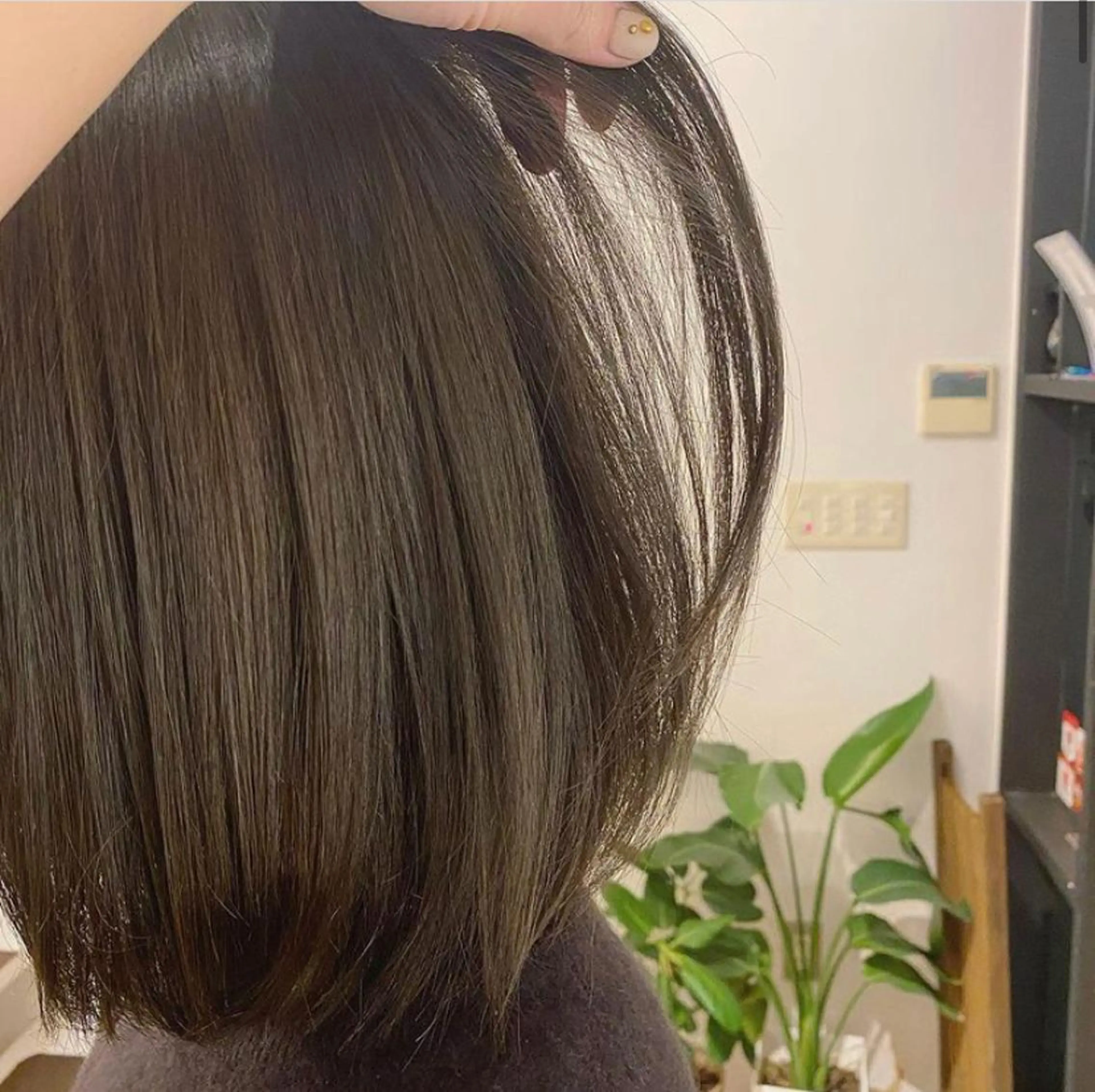 ミディアム カラー ブリーチ 透明感カラー グレージュ ブリーチなしカラー オリーブカラー カット ヘアカラー ヘッドスパ nanaka/ レイヤーカットのヘアスタイル