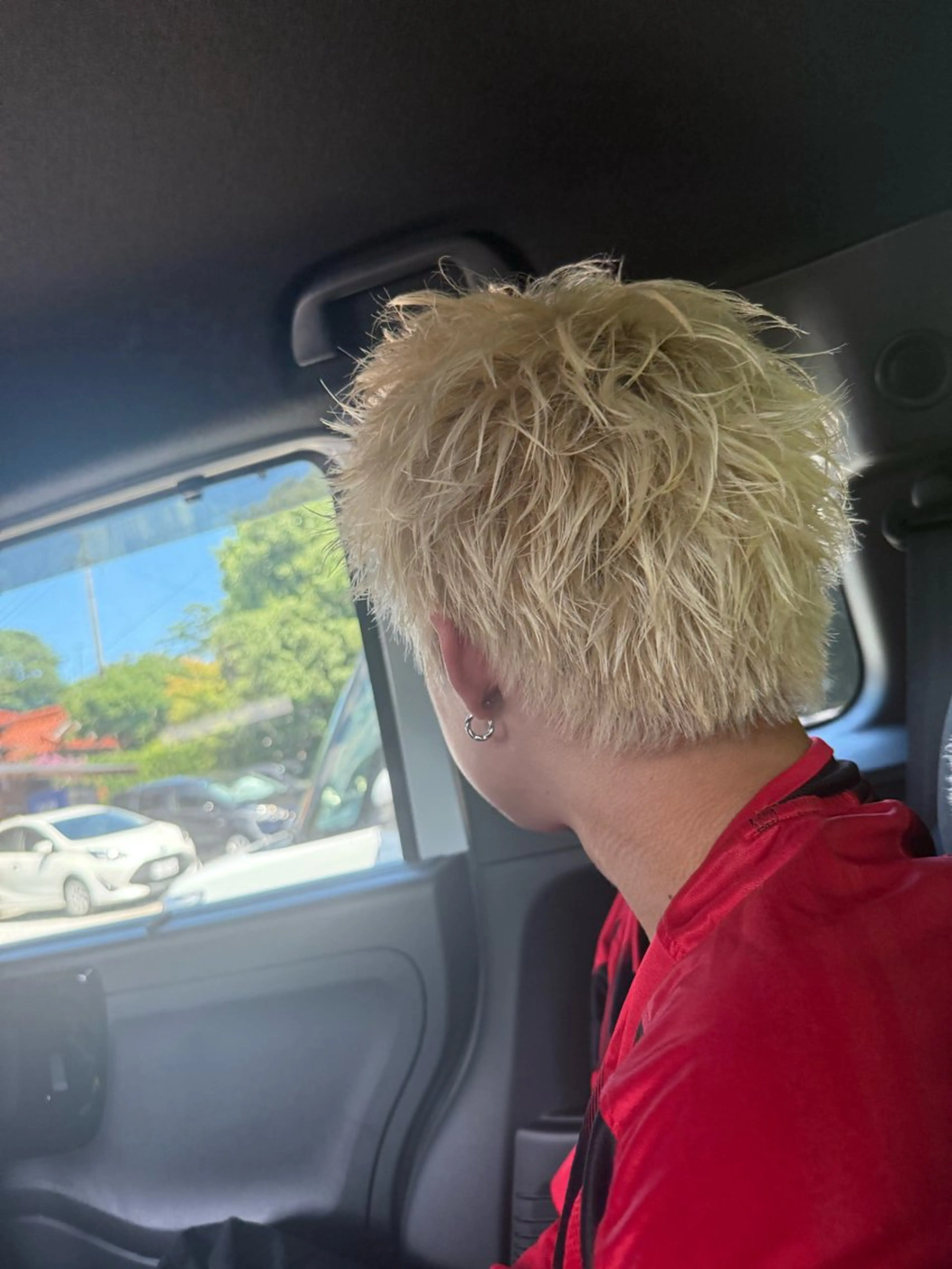 ショート メンズ メンズハイトーン スパイキーショート ショートヘア シフト今泉所属・ヨネダ コウヘイのヘアスタイル