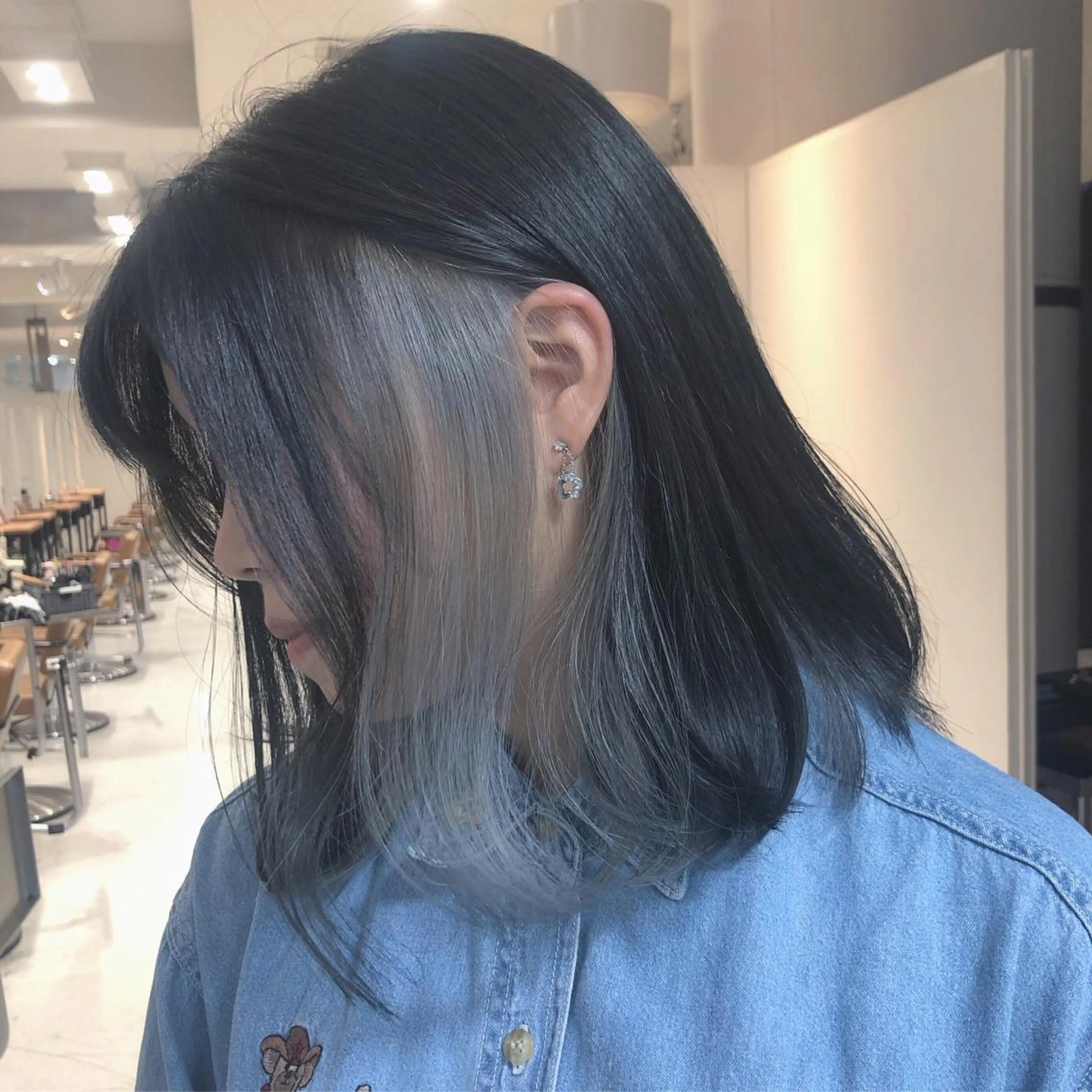 セミロング カラー インナーカラー ORIKA 美容室のヘアスタイル