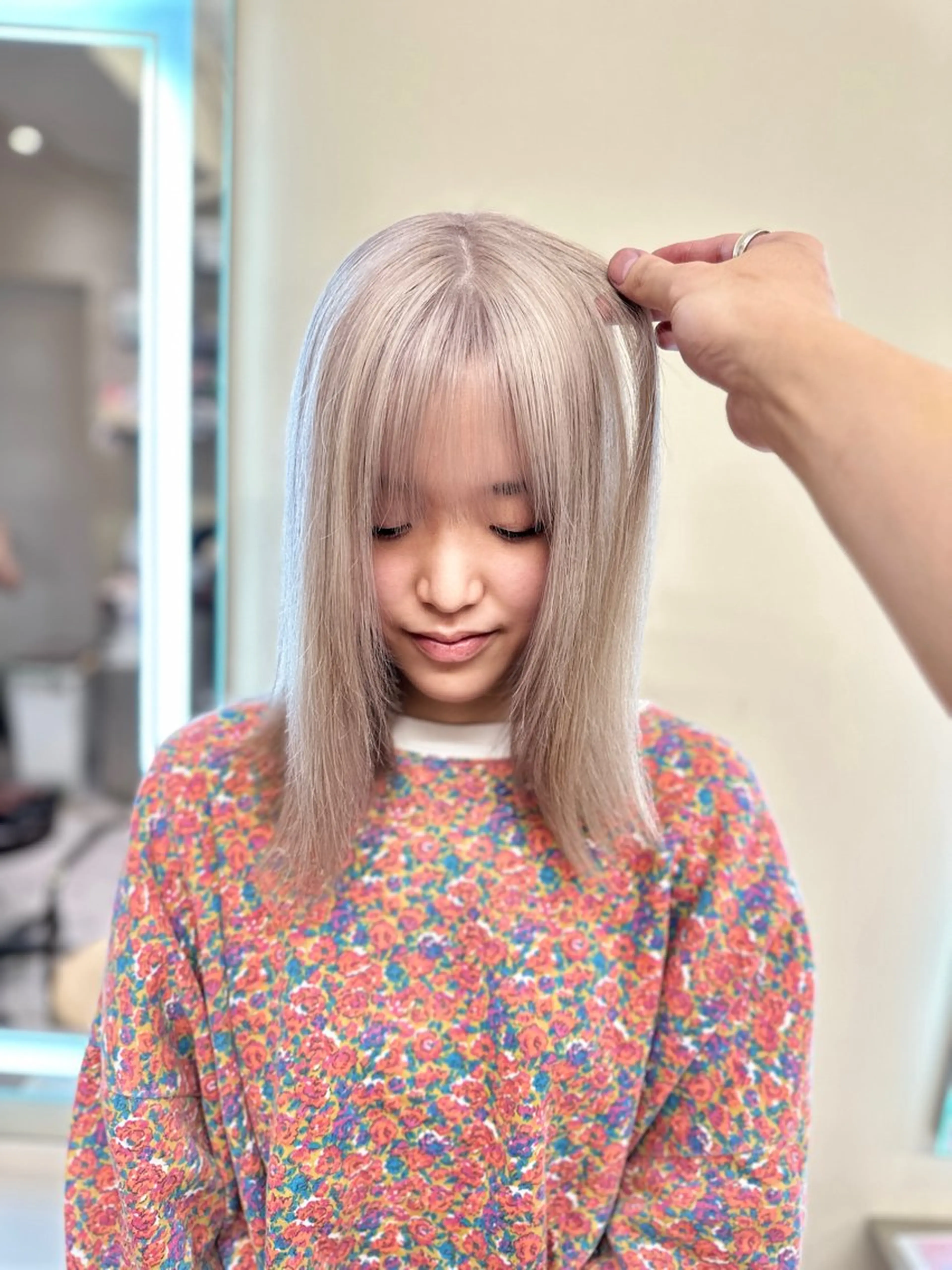 ミディアム カラー アディクシーカラー バレイヤージュ ブリーチ ブロンド デザインカラー カット ヘアカラー トリートメント 色気レイヤーカット 大和健生のヘアスタイル