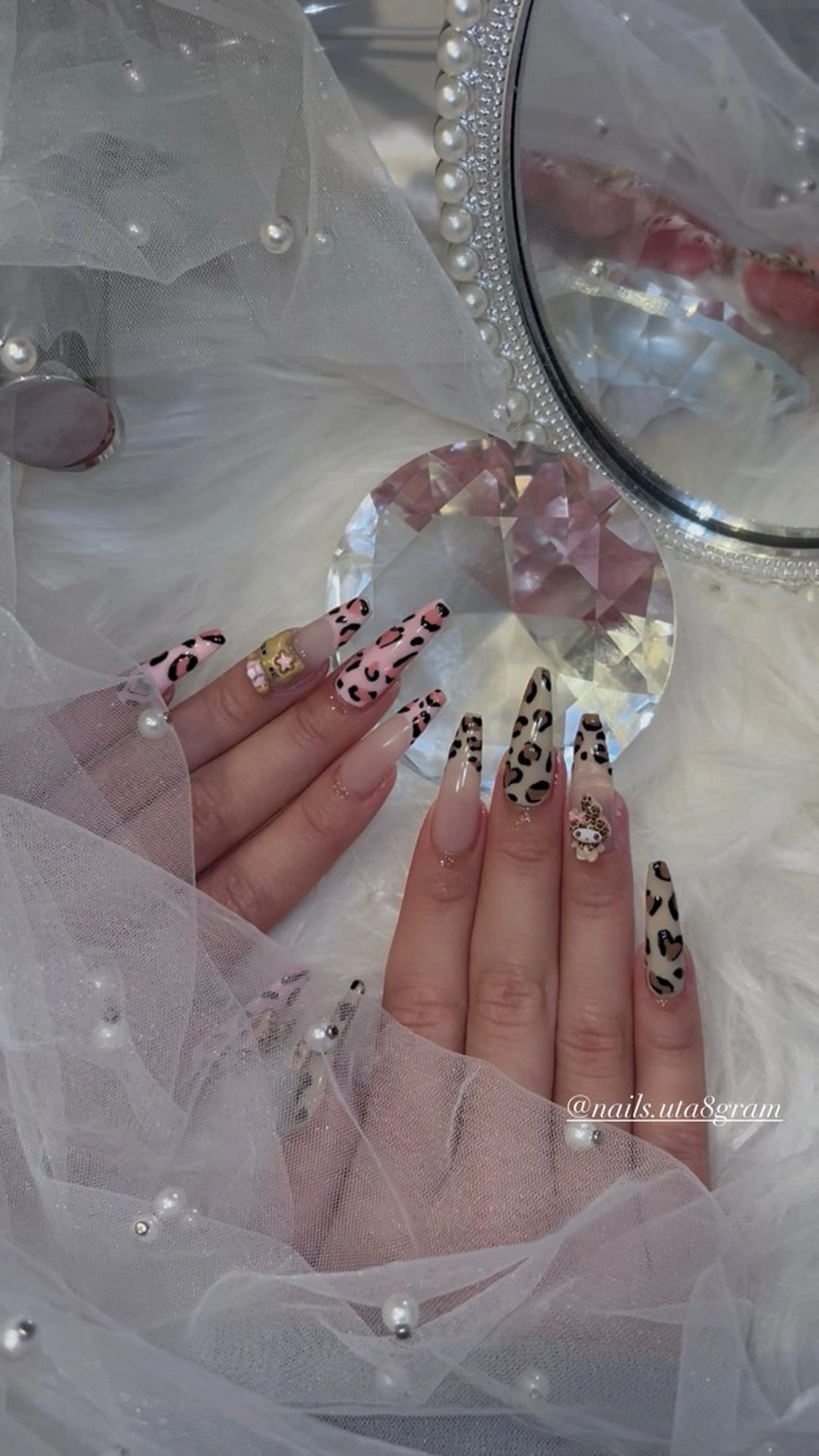 ネイル 𝐍𝐚𝐢𝐥 𝐬𝐚𝐥𝐨𝐧 𝐤𝐢𝐭𝐭𝐲所属・日妻 詩葉のネイルデザイン