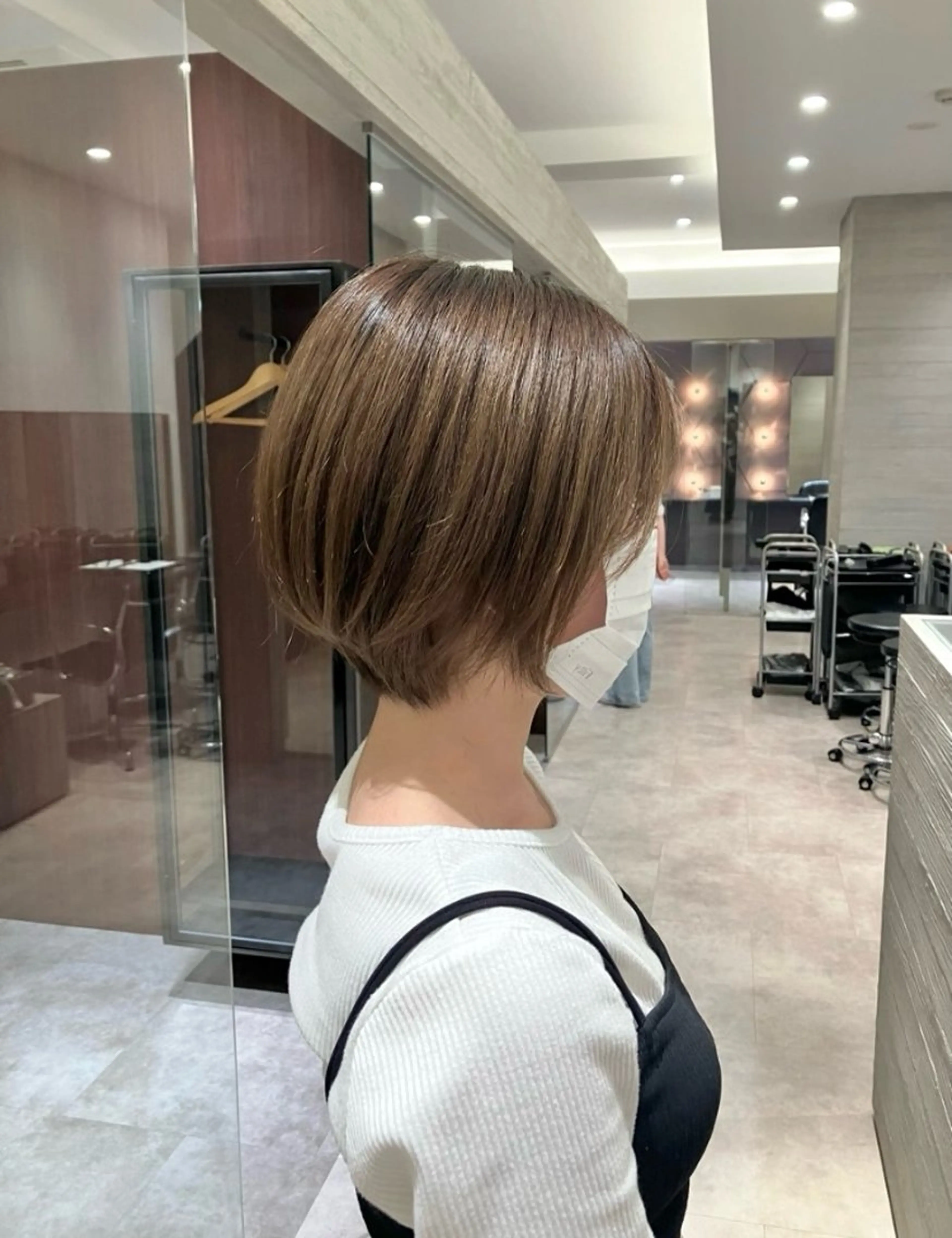 ショート ショートヘア サキ🤍ハイトーン 🩰くびれ巻きヘアのヘアスタイル