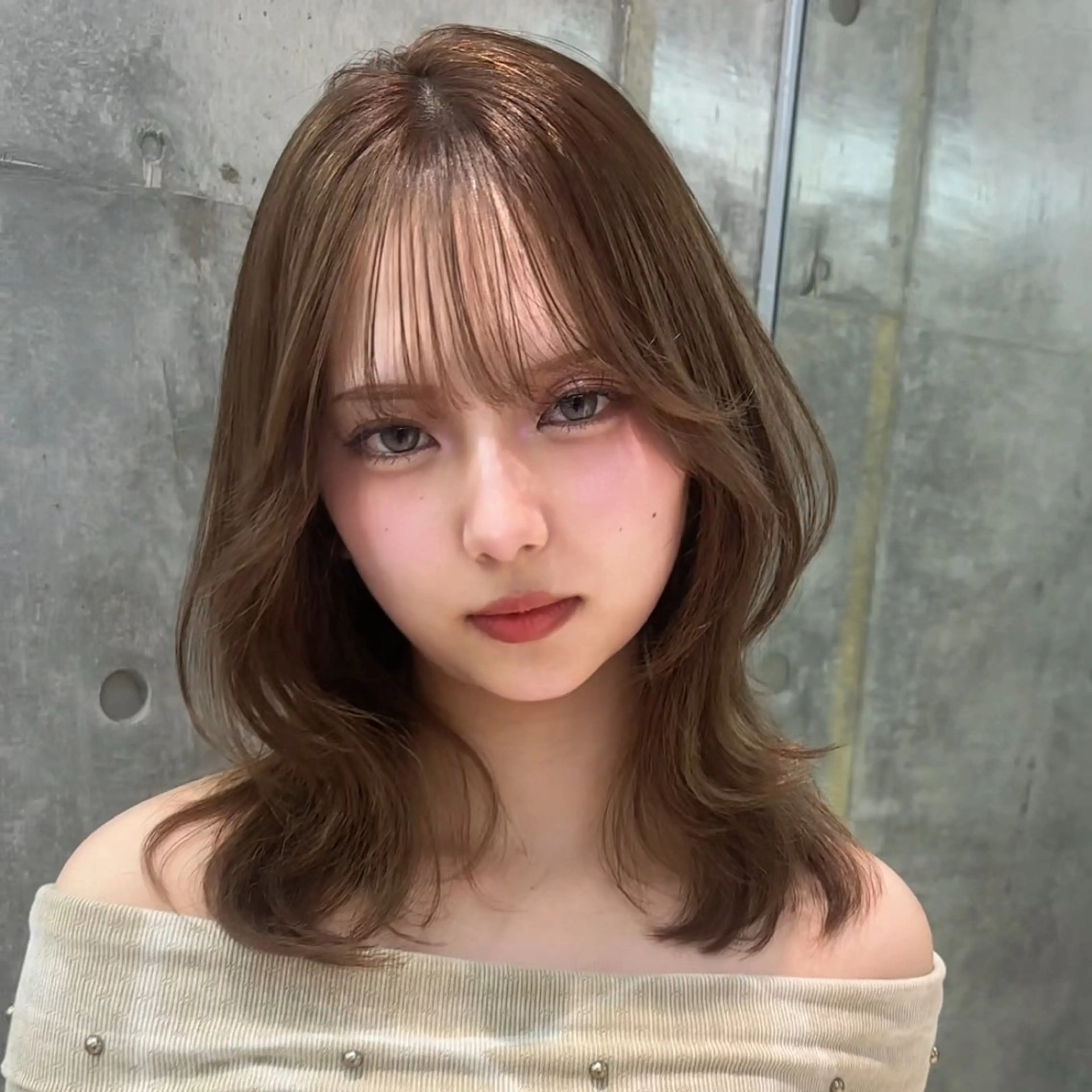 ミディアム カラー ベージュカラー ブリーチ ダブルカラー オリーブベージュ 韓国風ヘア カット ヘアカラー トリートメント 🎀𝑆𝐴𝑅𝐴 /レイヤーカット🎀のヘアスタイル