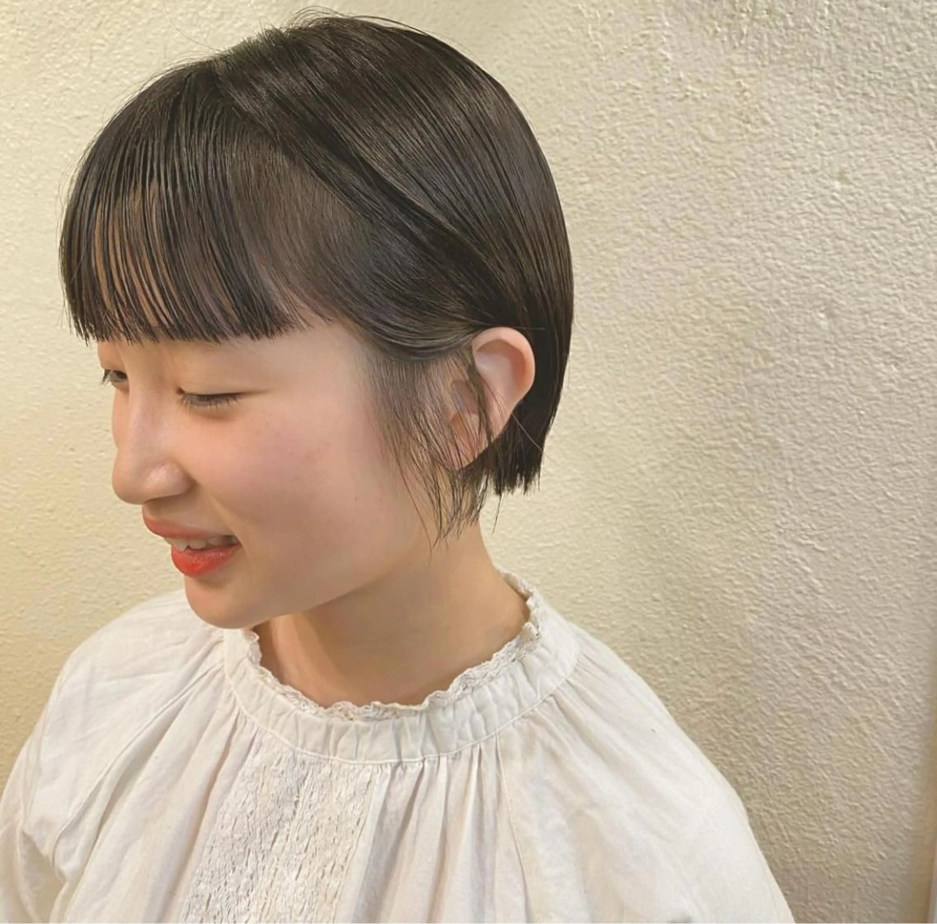 ショート ブリーチカラー🎀 寺門美優のヘアスタイル