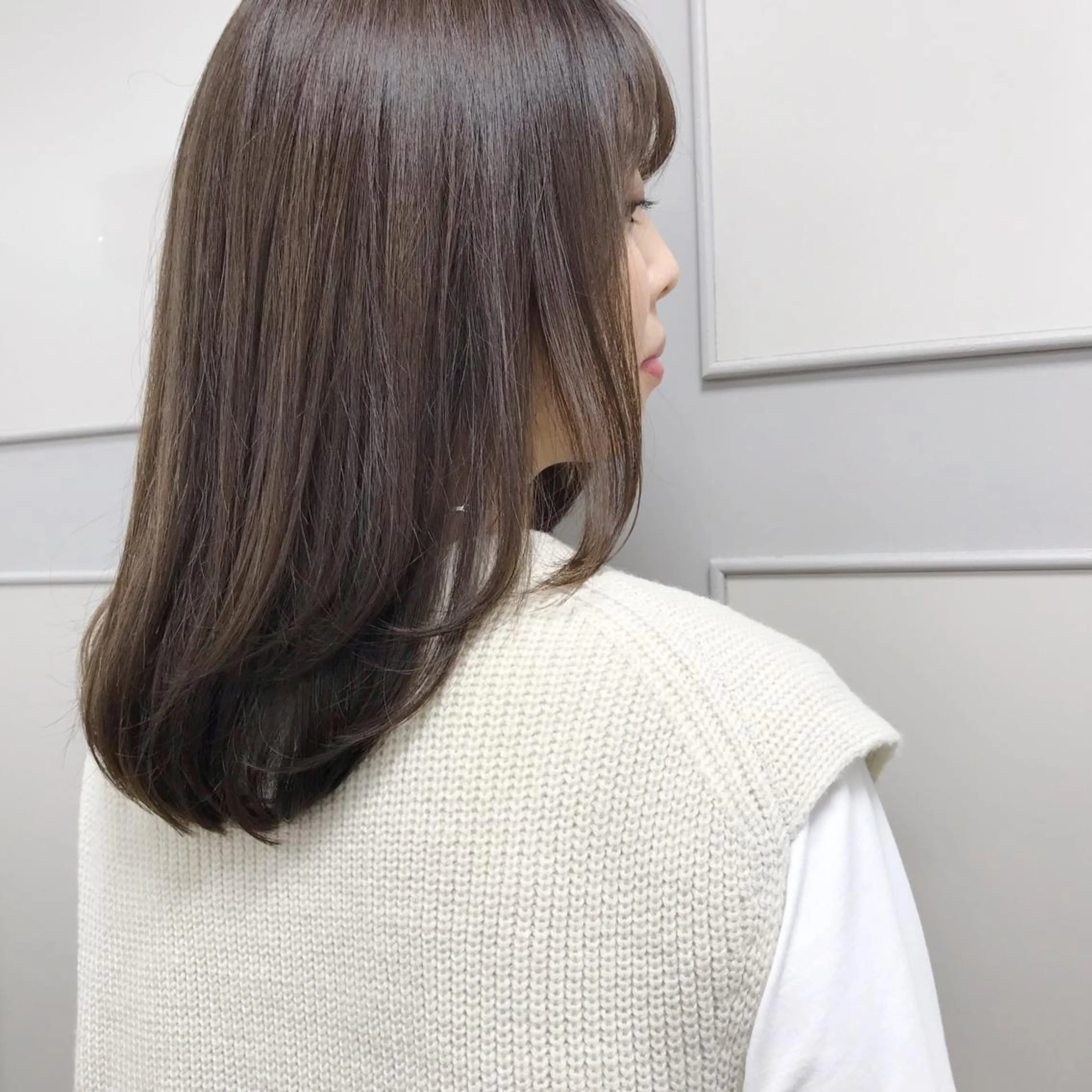 セミロング カラー ベージュカラー HARUNA🤍 色持ち良いツヤ髪のヘアスタイル