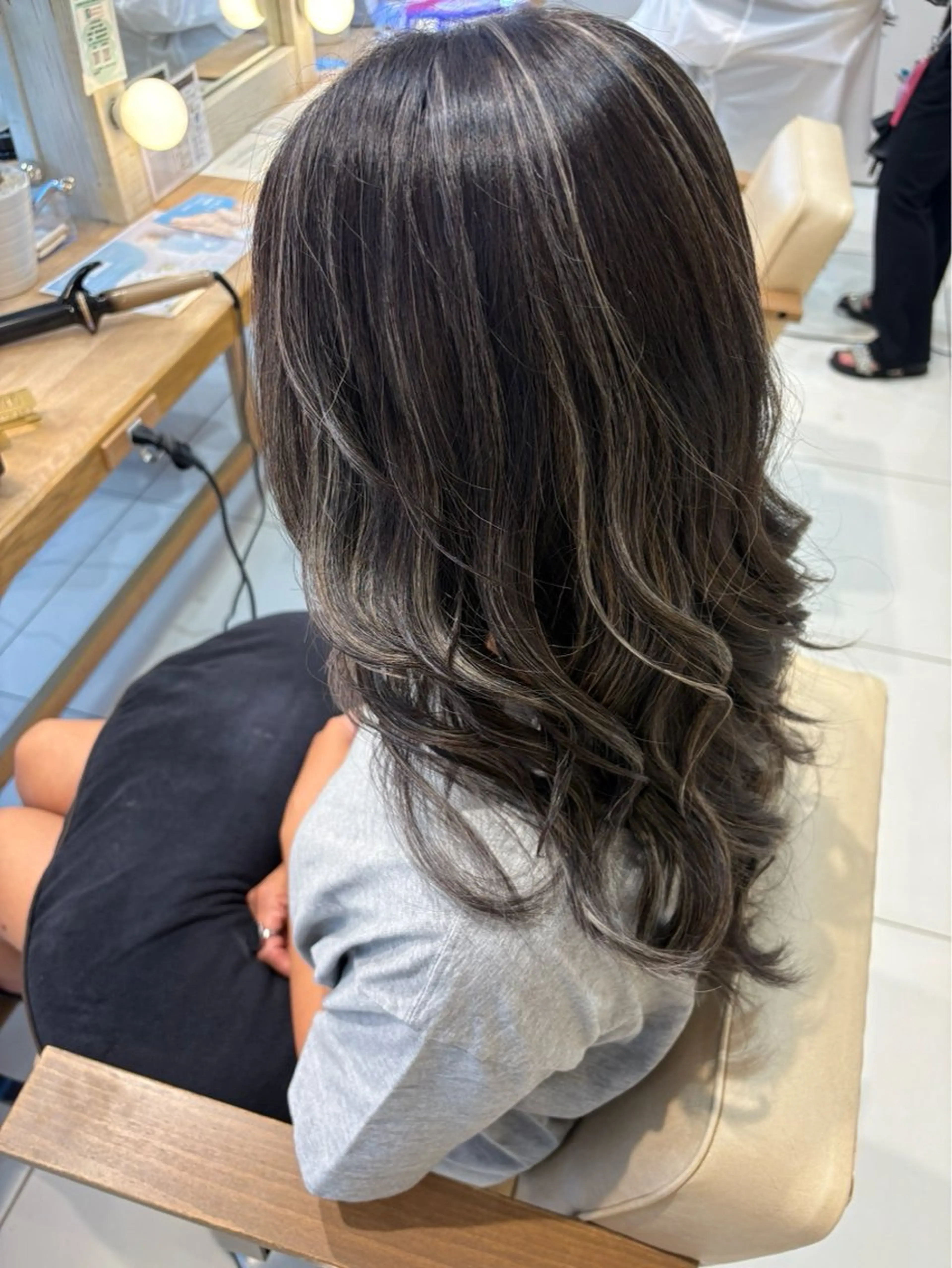 ロング カラー ハイライトカラー ハイライト ヘアカラー 外人風ハイライト/ グレージュカラーのヘアスタイル
