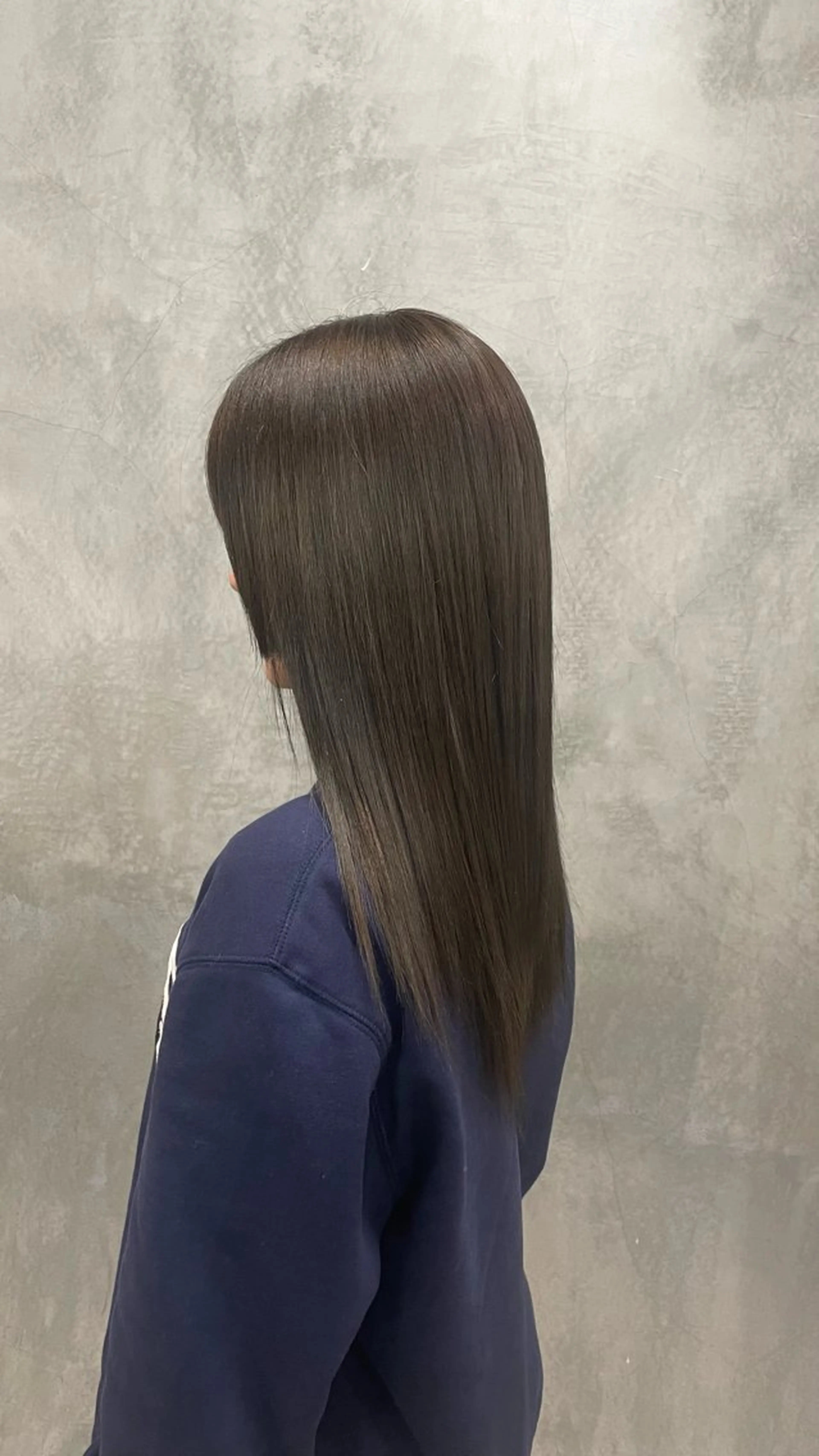 ロング カラー グレージュ イルミナカラー ヘアカラー 星野 千智のヘアスタイル
