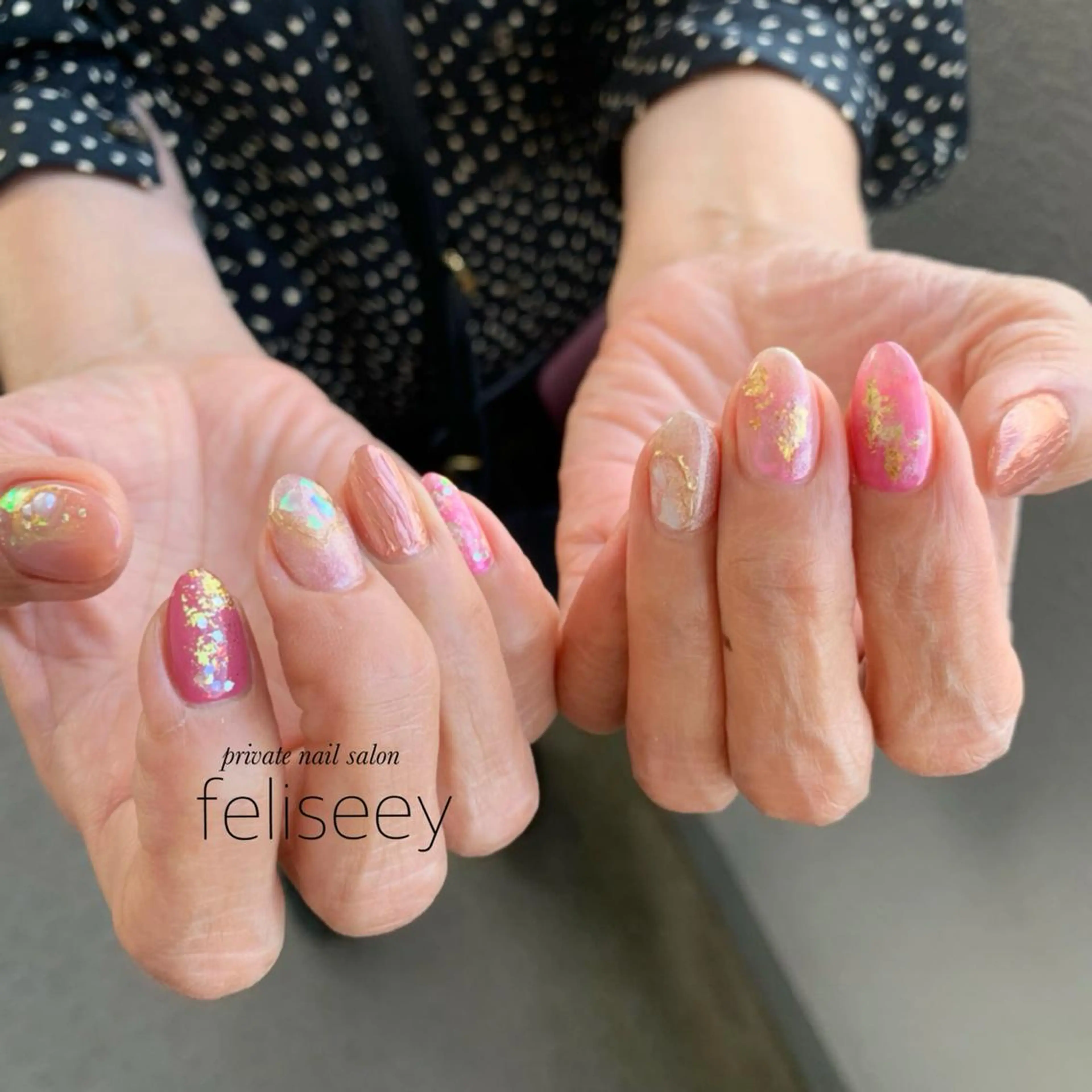 ネイル ジェルネイル キラキラネイル パラジェル ピンク feliseey 〘フェリシー 〙のネイルデザイン