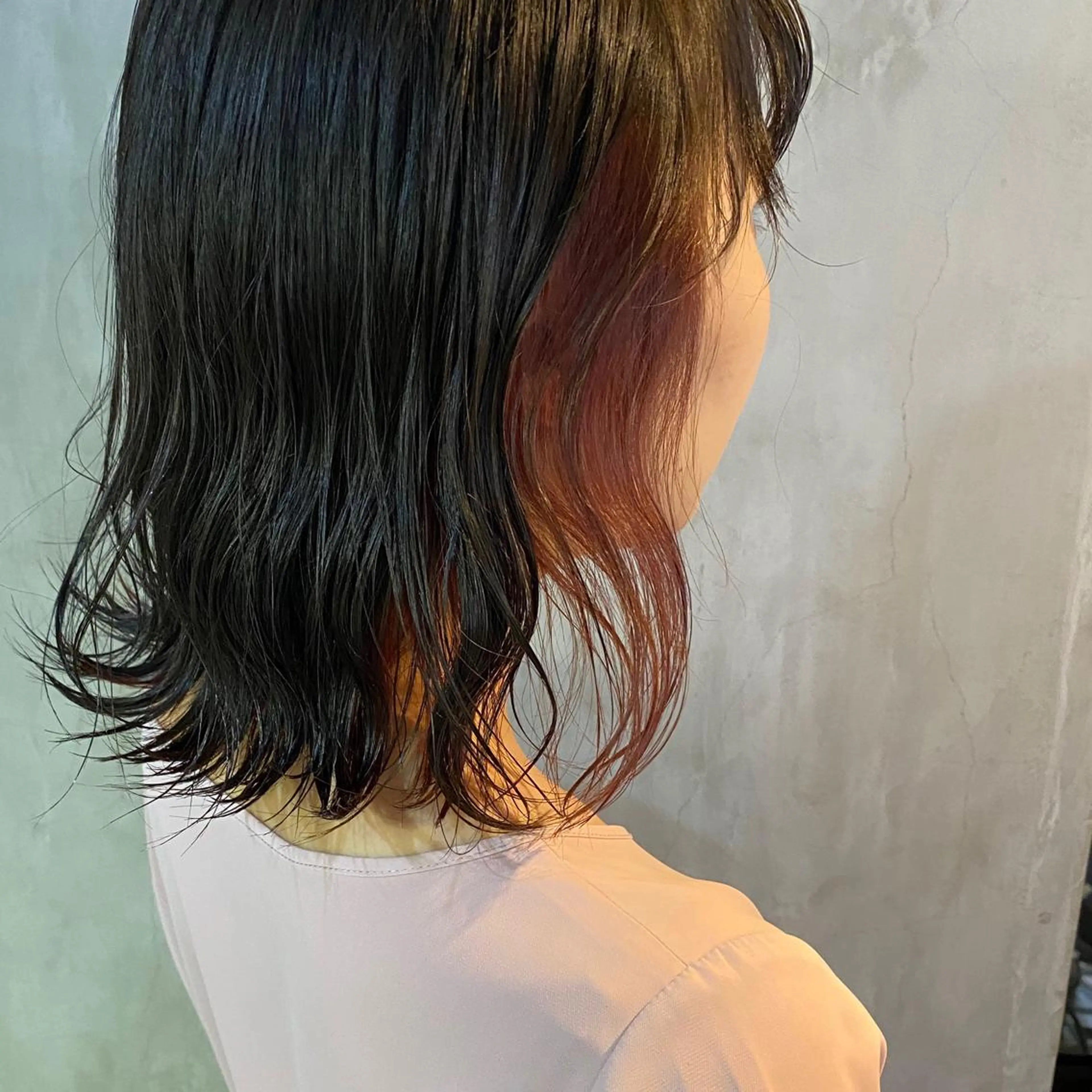 ミディアム カラー ヘアアレンジ ヘアカラー トリートメント 切りっぱなしボブ/ デザインカラー店長のヘアスタイル