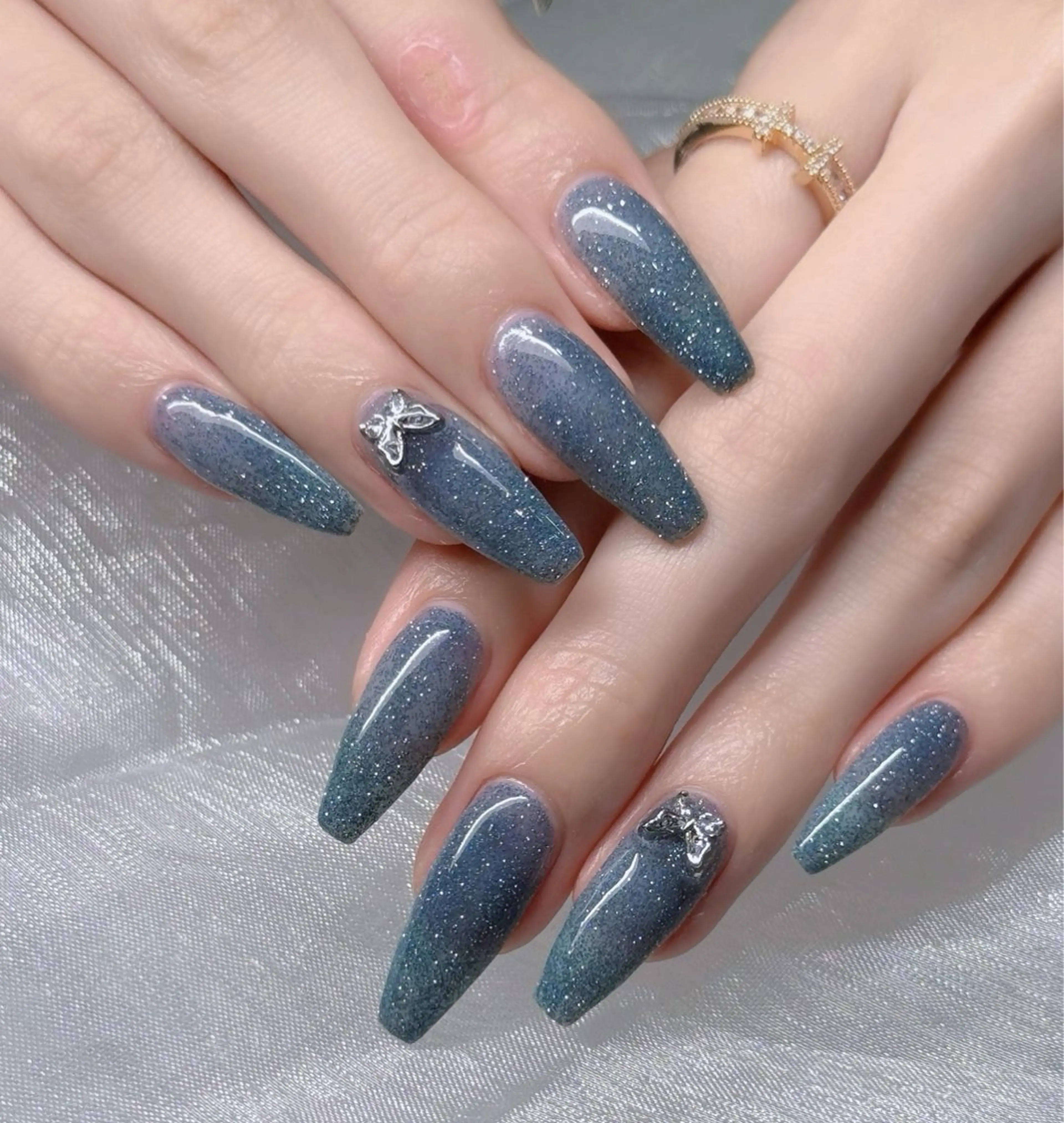 ネイル オーロラネイル ブルー チークネイル フットネイル フレンチネイル HANA.NAILS所属・HANA 自宅サロンのネイルデザイン