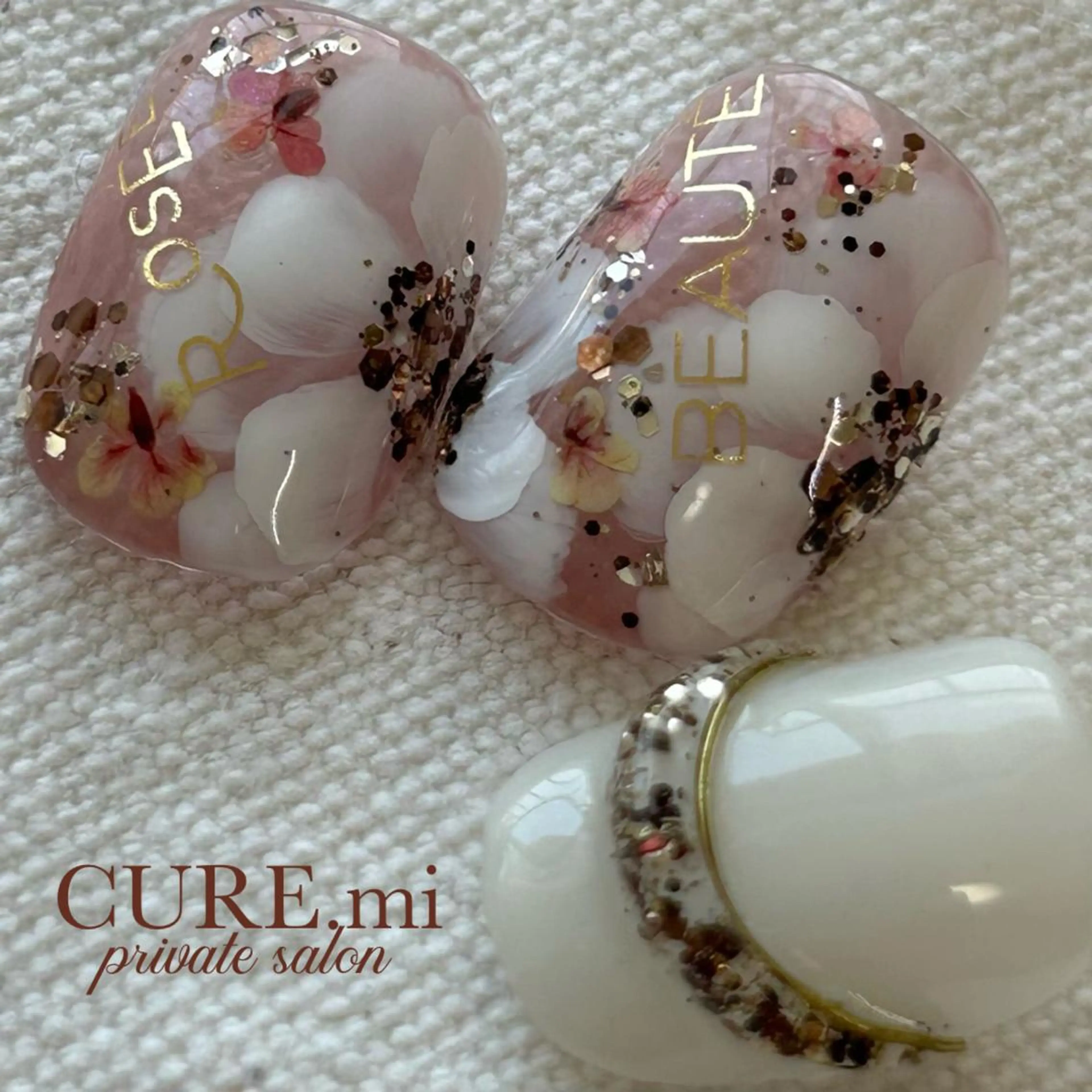 ネイル フラワーネイル ハンドネイル ハンドケア CURE.mi所属・伊藤 美香のネイルデザイン