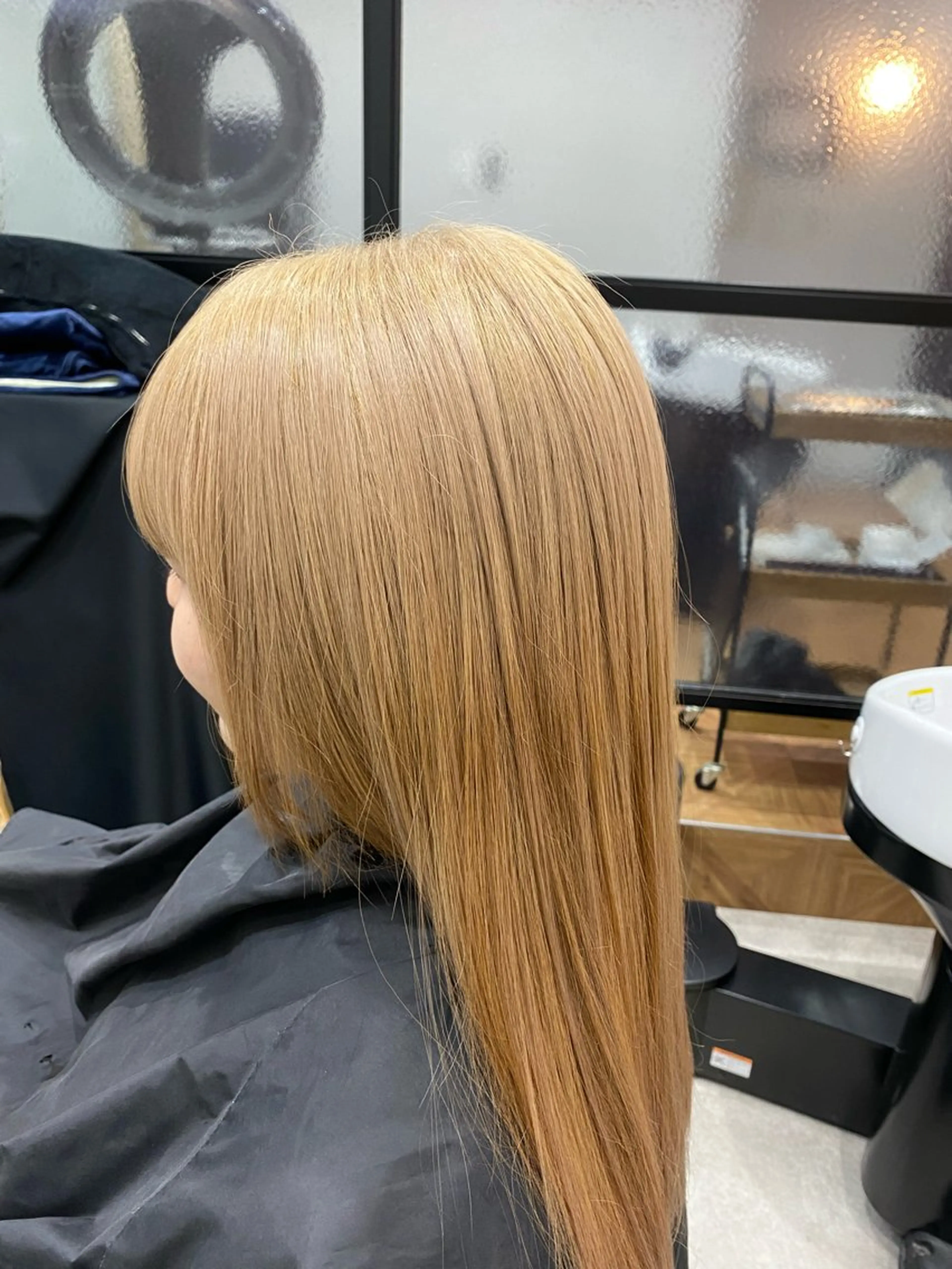 セミロング カラー ハイトーンカラー 齋藤 優のヘアスタイル