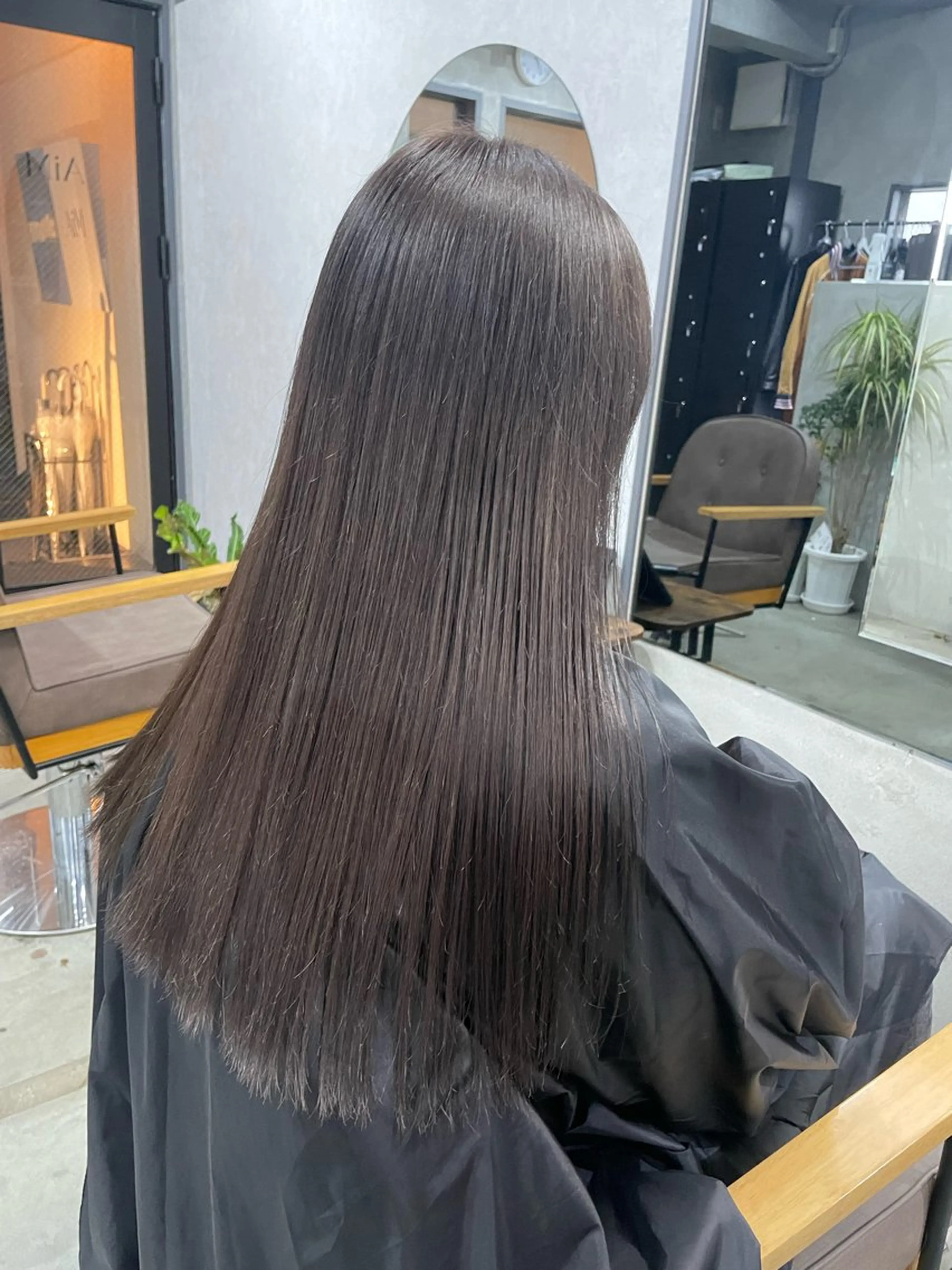 ロング カラー グレージュ AIRI layer cut hairのヘアスタイル
