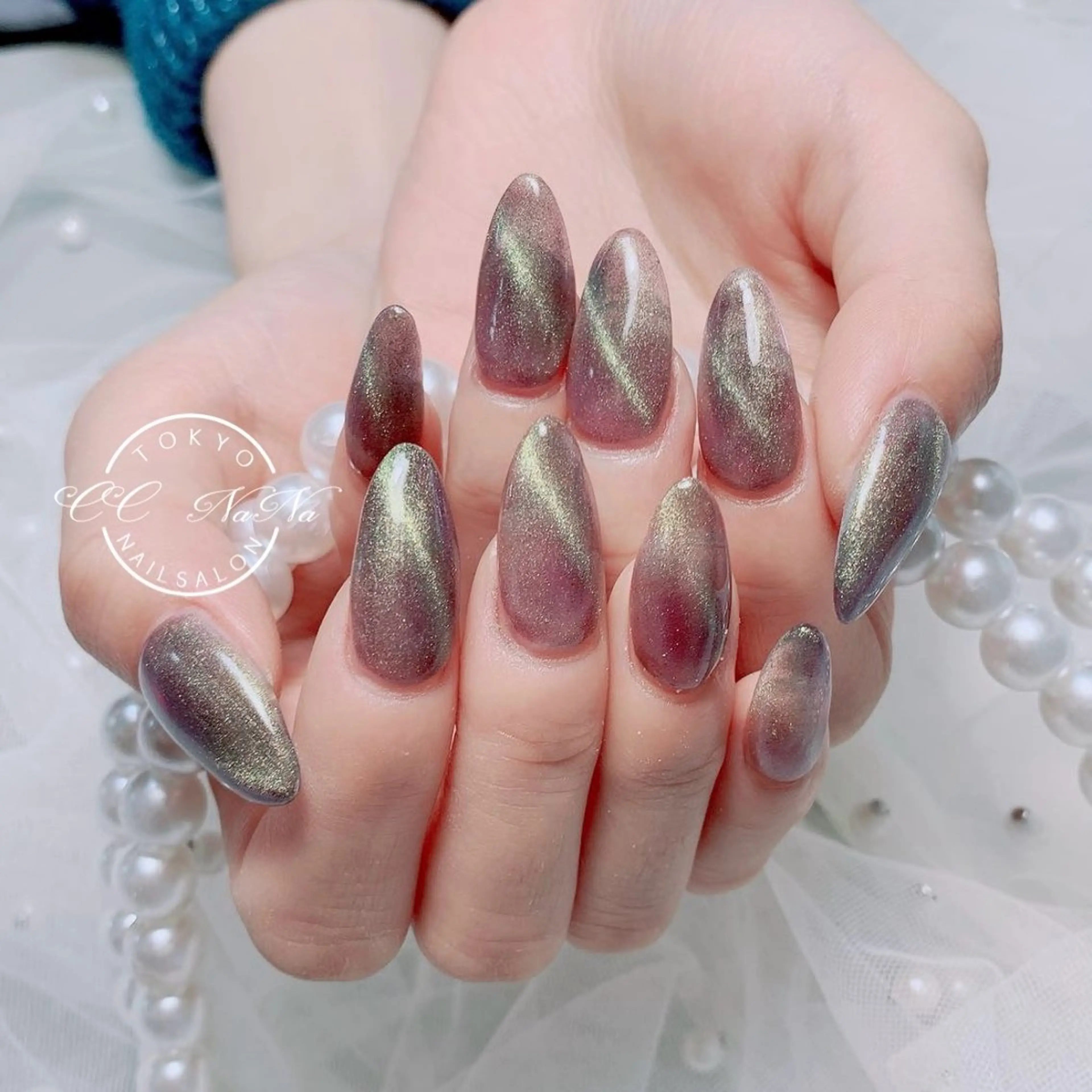 ネイル キラキラネイル マグネットネイル ハンドネイル 💎CC・NaNa 韓国風ネイル🌙のネイルデザイン