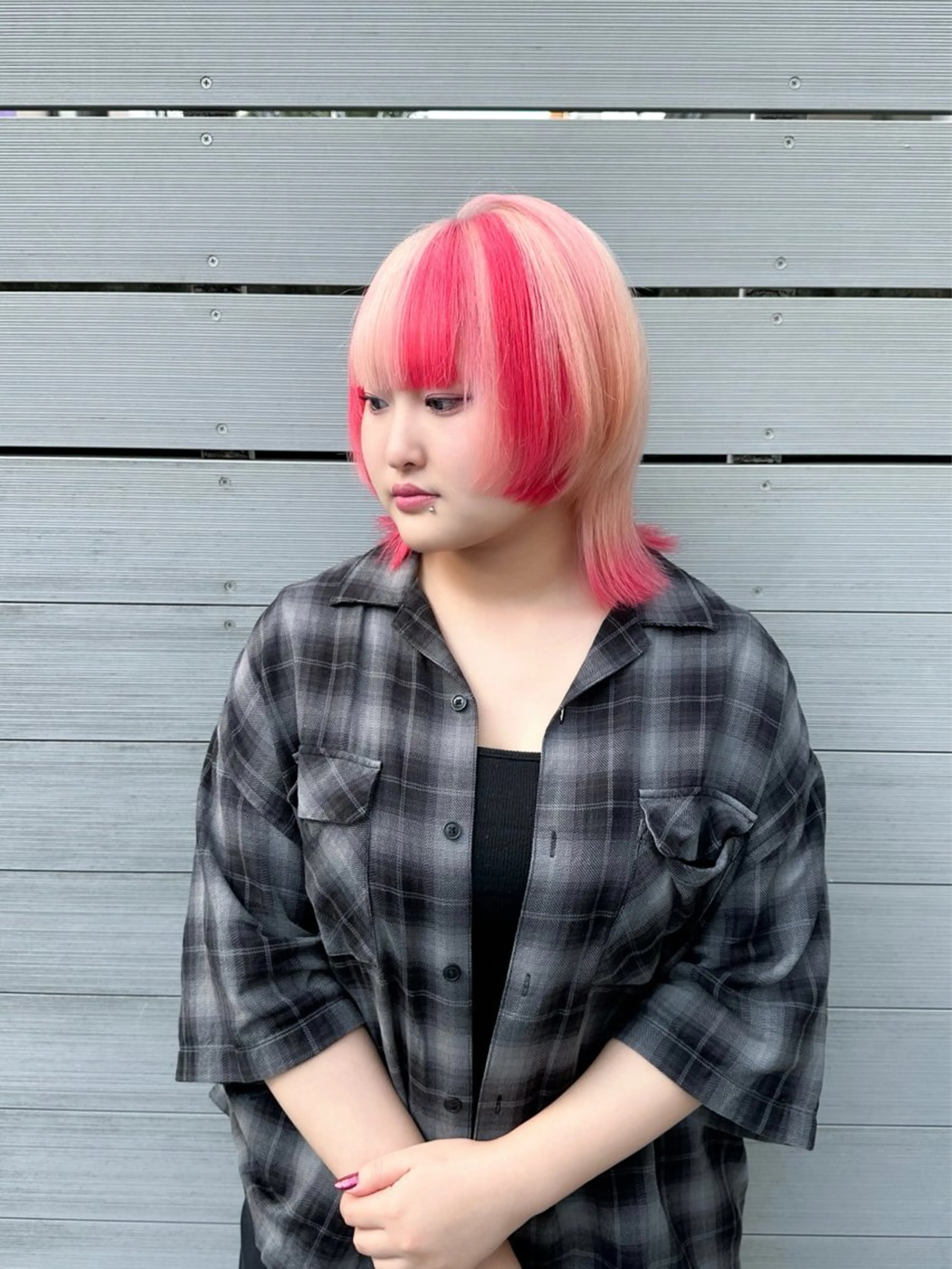 ミディアム カラー ブリーチ デザインカラー ウルフカット ヘアカラー ハイトーンカラー /moe🐈‍⬛のヘアスタイル