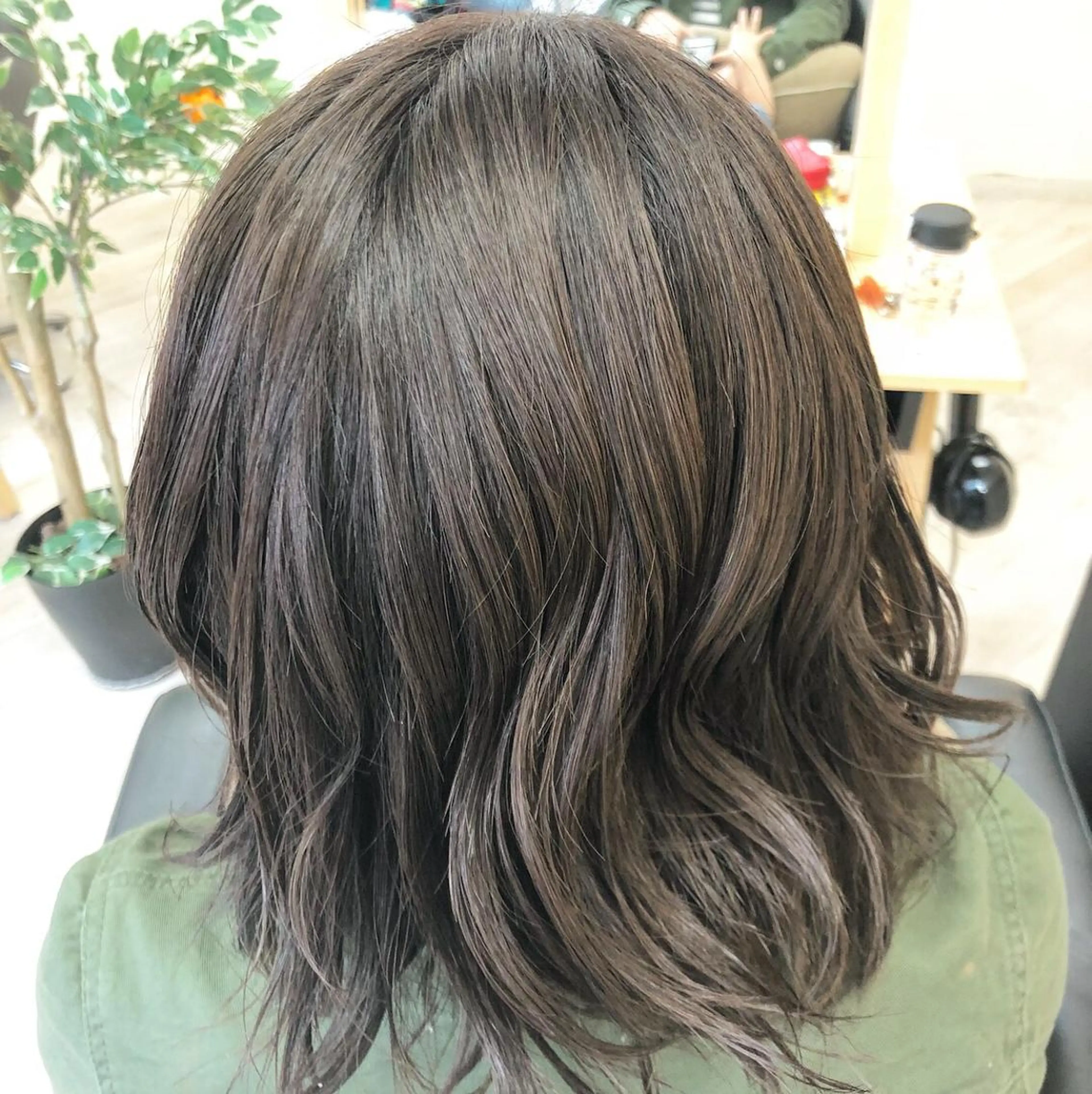 セミロング インナーカラー👾 Chibiのヘアスタイル