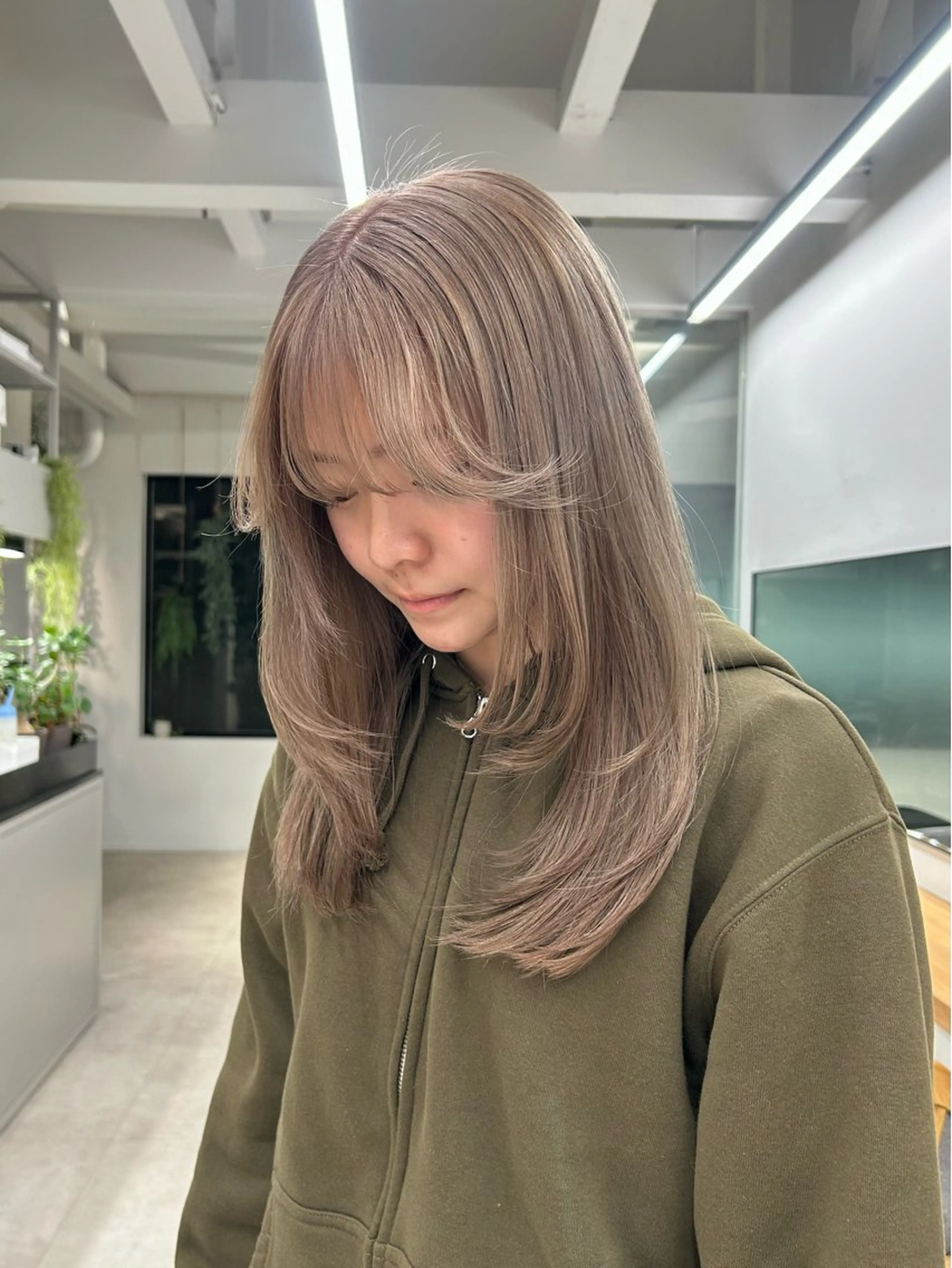 カラー ブリーチ ヘアカラー Lomalia moekaのヘアスタイル