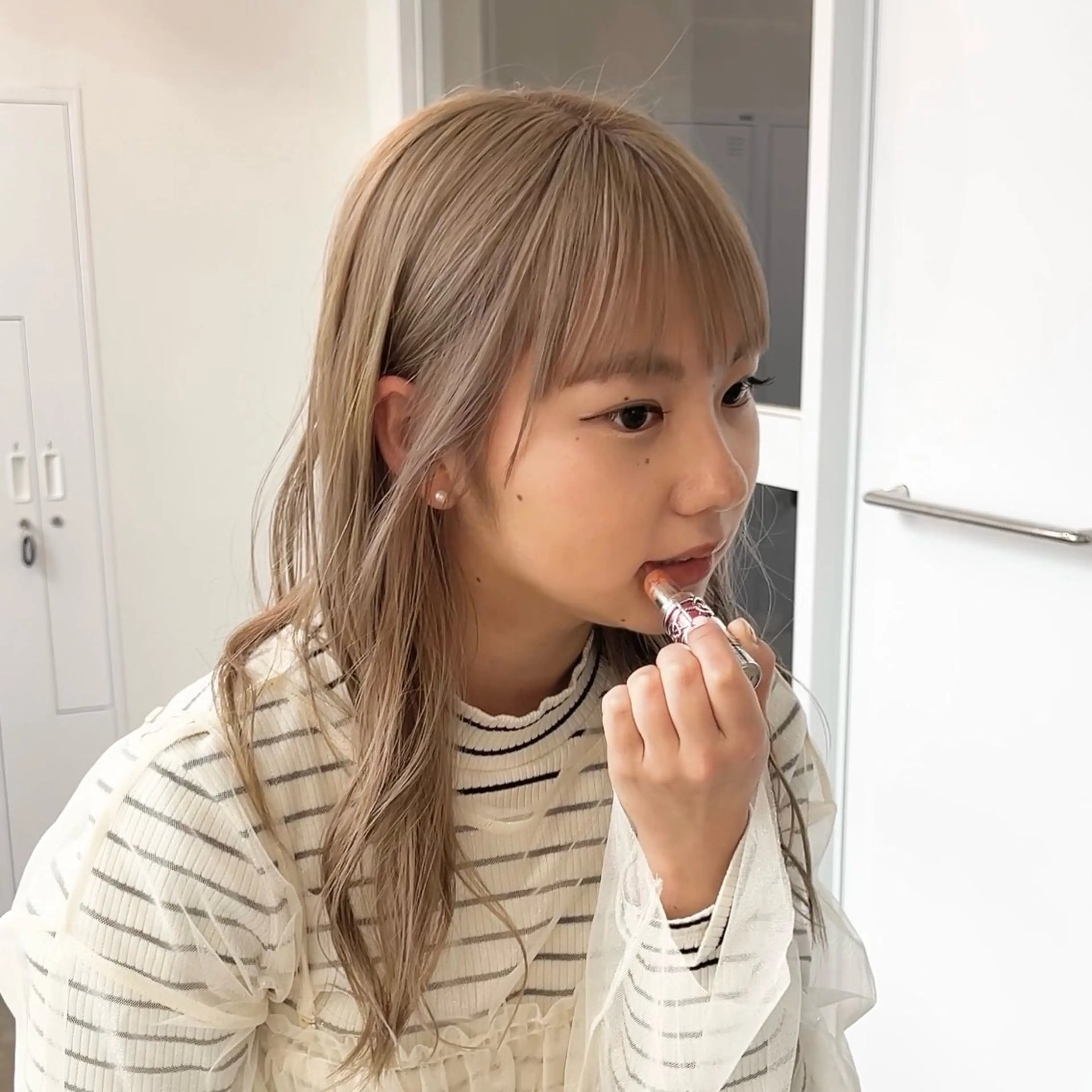 セミロング カラー ベージュカラー ブリーチ ケアブリーチ ハイトーンカラー ハイトーンベージュ クロスパーマ× 透明感カラー✂︎のヘアスタイル
