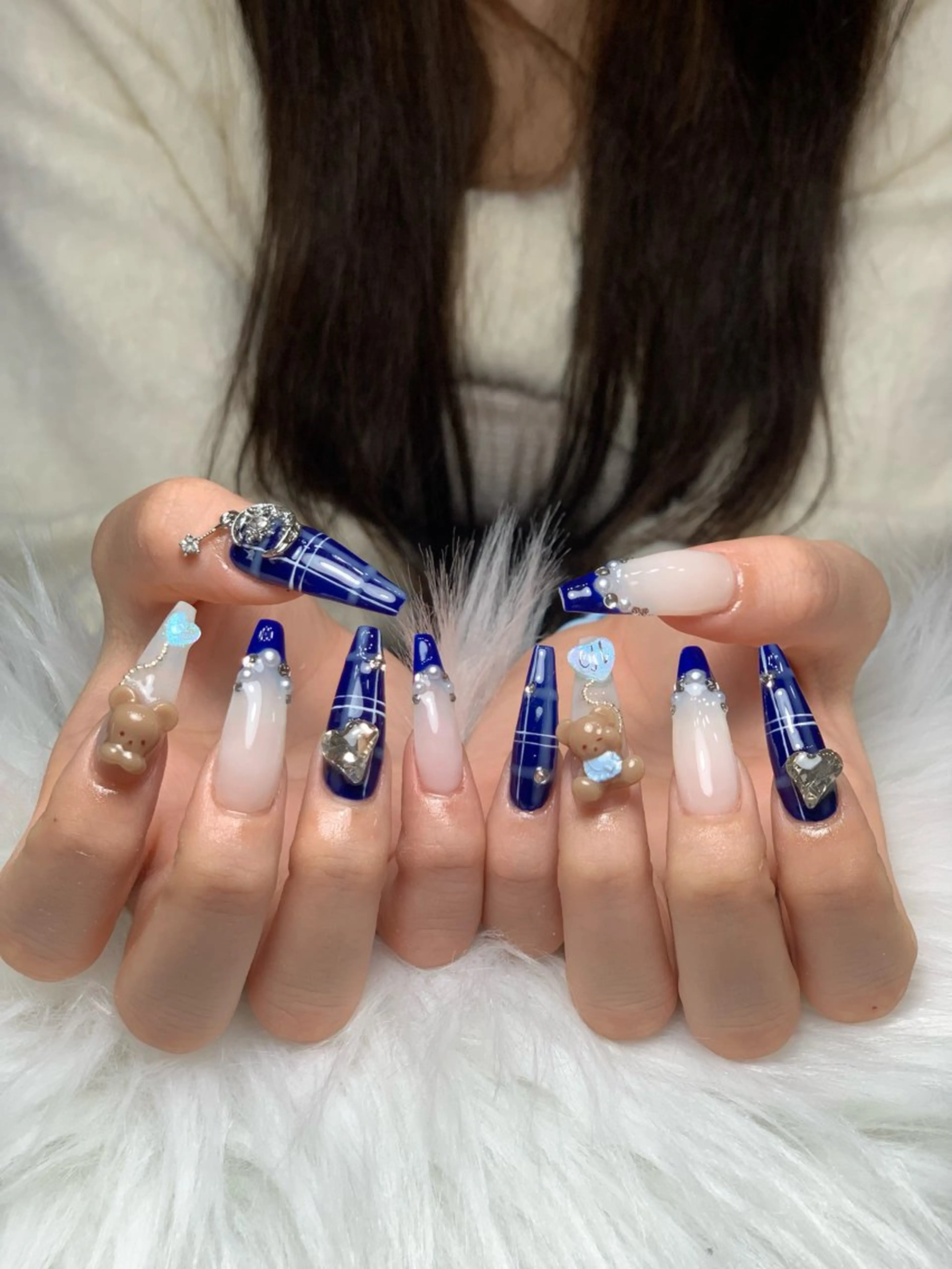 ネイル アートネイル オーロラネイル チークネイル 長さ出し フットネイル ハンドネイル Cloudy Chan 歌舞伎町のネイルデザイン