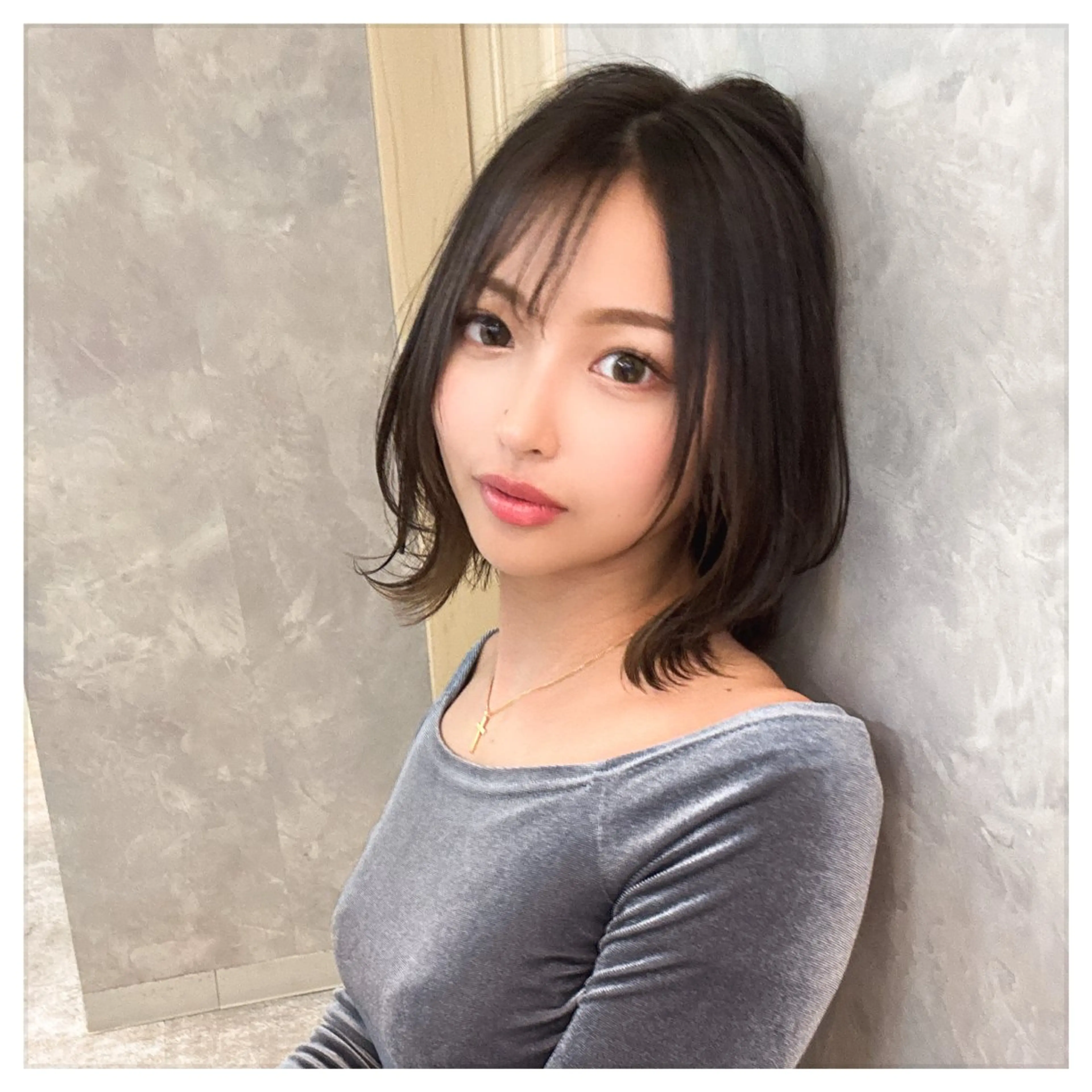 ショート カラー ボブレイヤー ボブ レイヤーカット 外ハネヘア カット ヘアカラー ショート・ハイトーン ズーキーのヘアスタイル