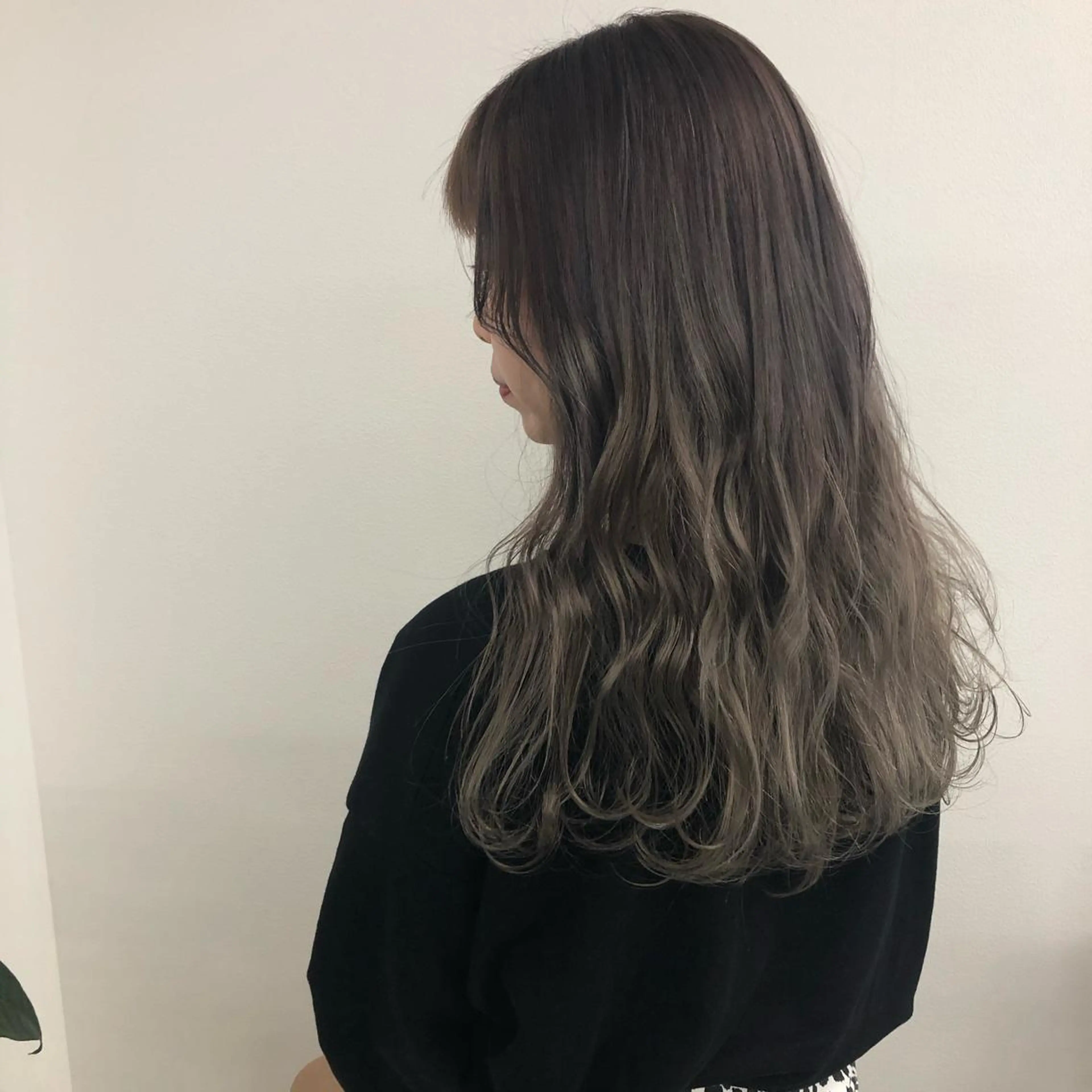 セミロング カラー GiseL アンリのヘアスタイル