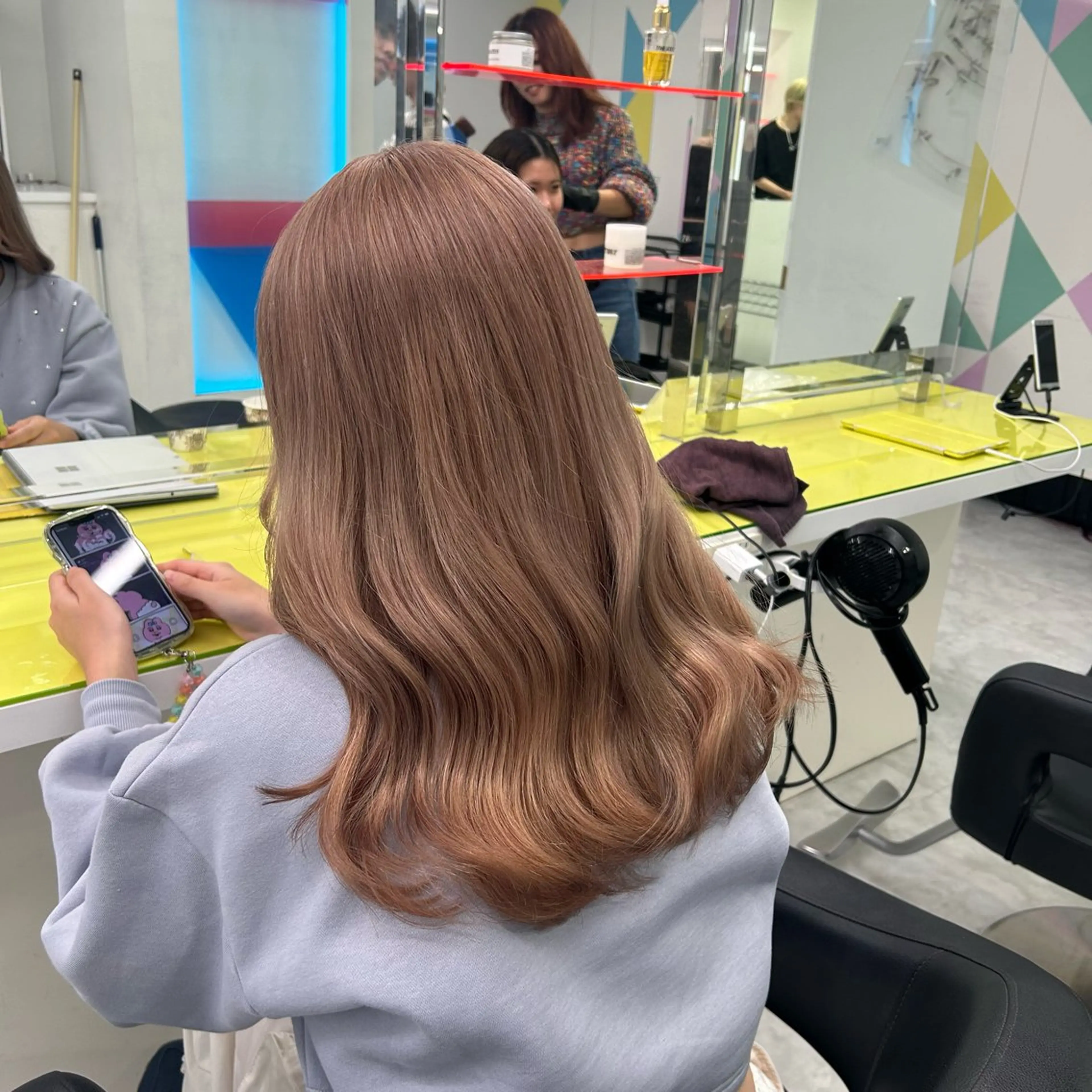 セミロング ヘアカラー Miwa🤍ダメージ レスカラー特化🦢のヘアスタイル