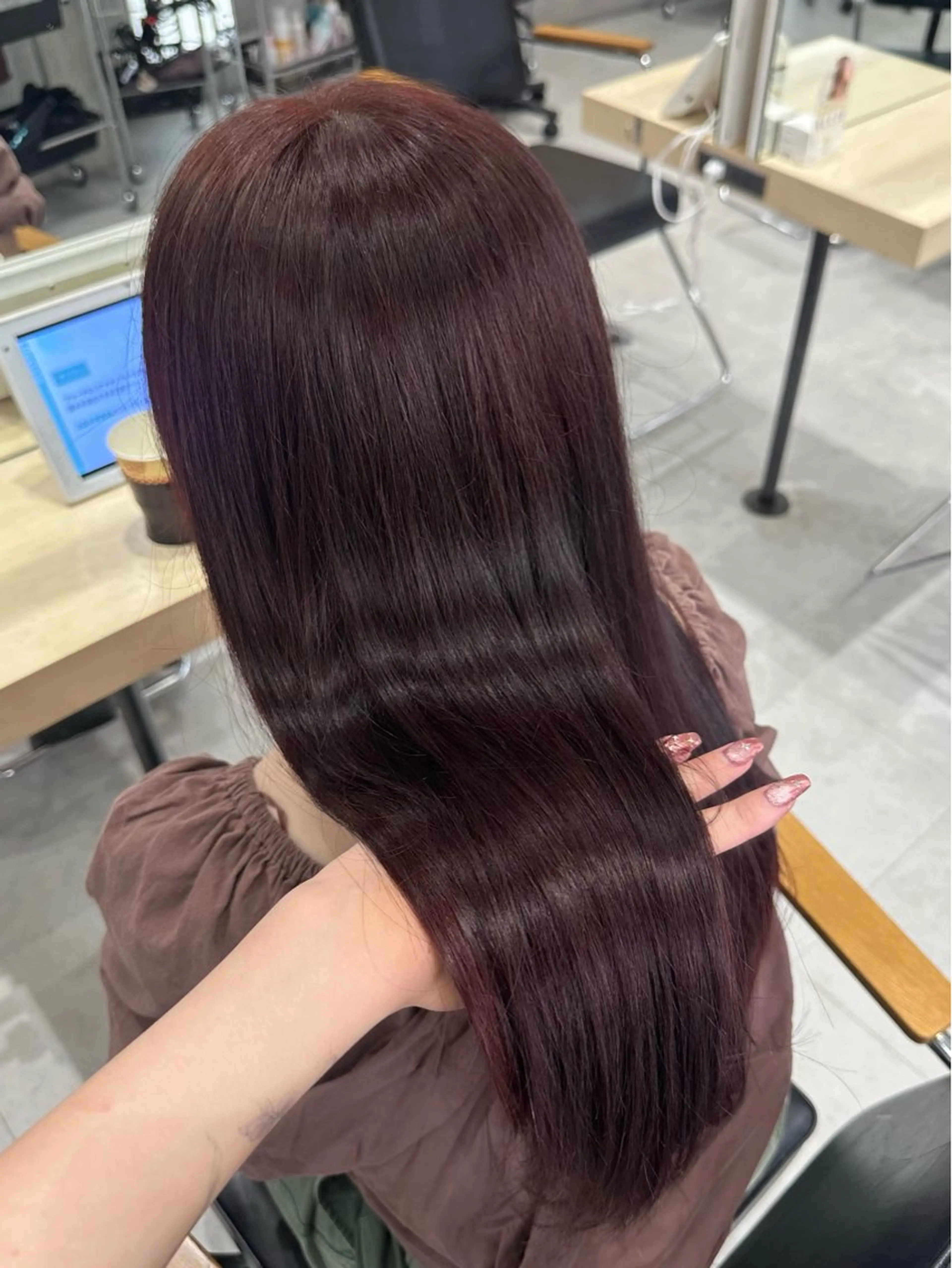 ロング カラー カシス レッドカラー SOYON Reiのヘアスタイル
