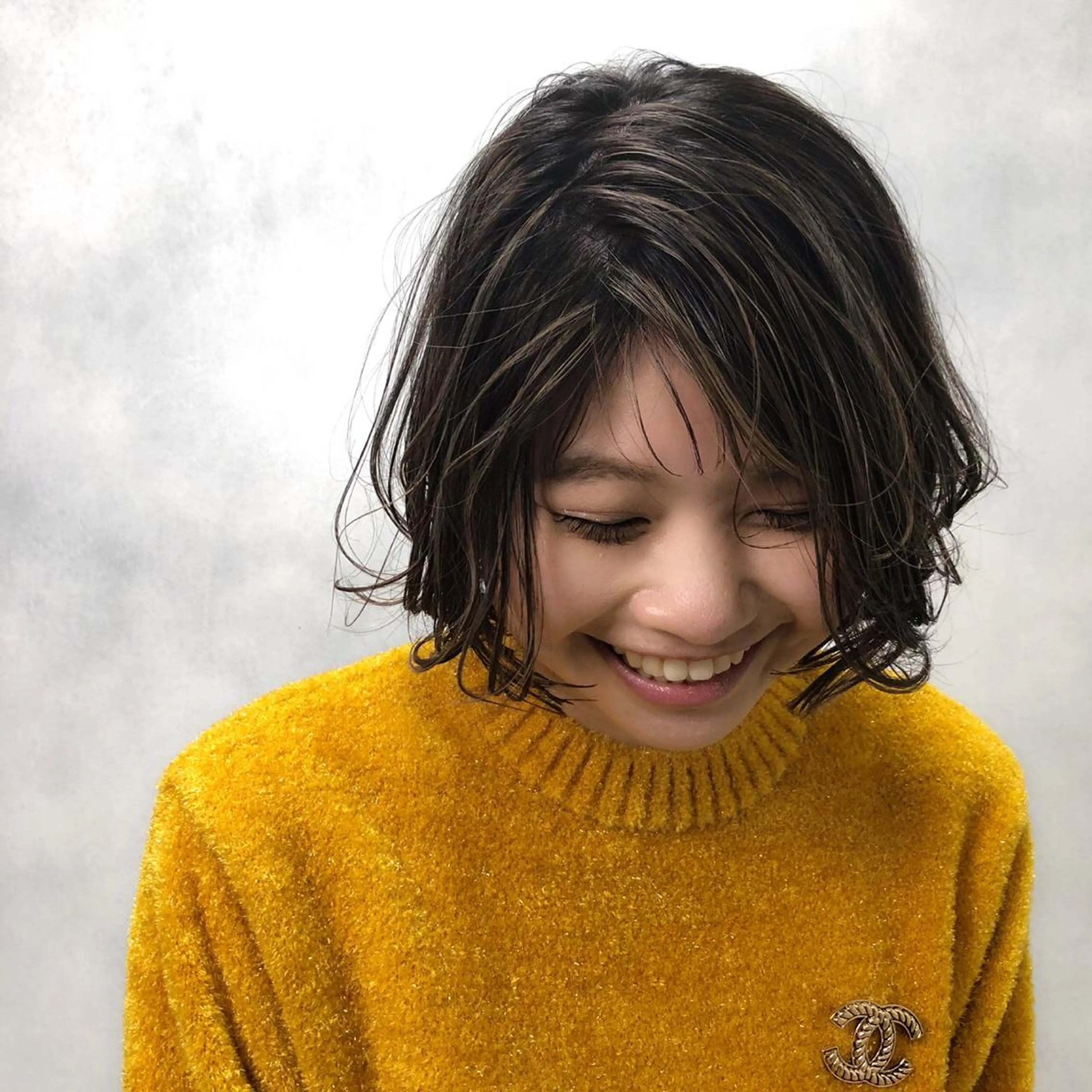 ミディアム カラー ハイライトカラー ハイライト ORIKA 美容室のヘアスタイル