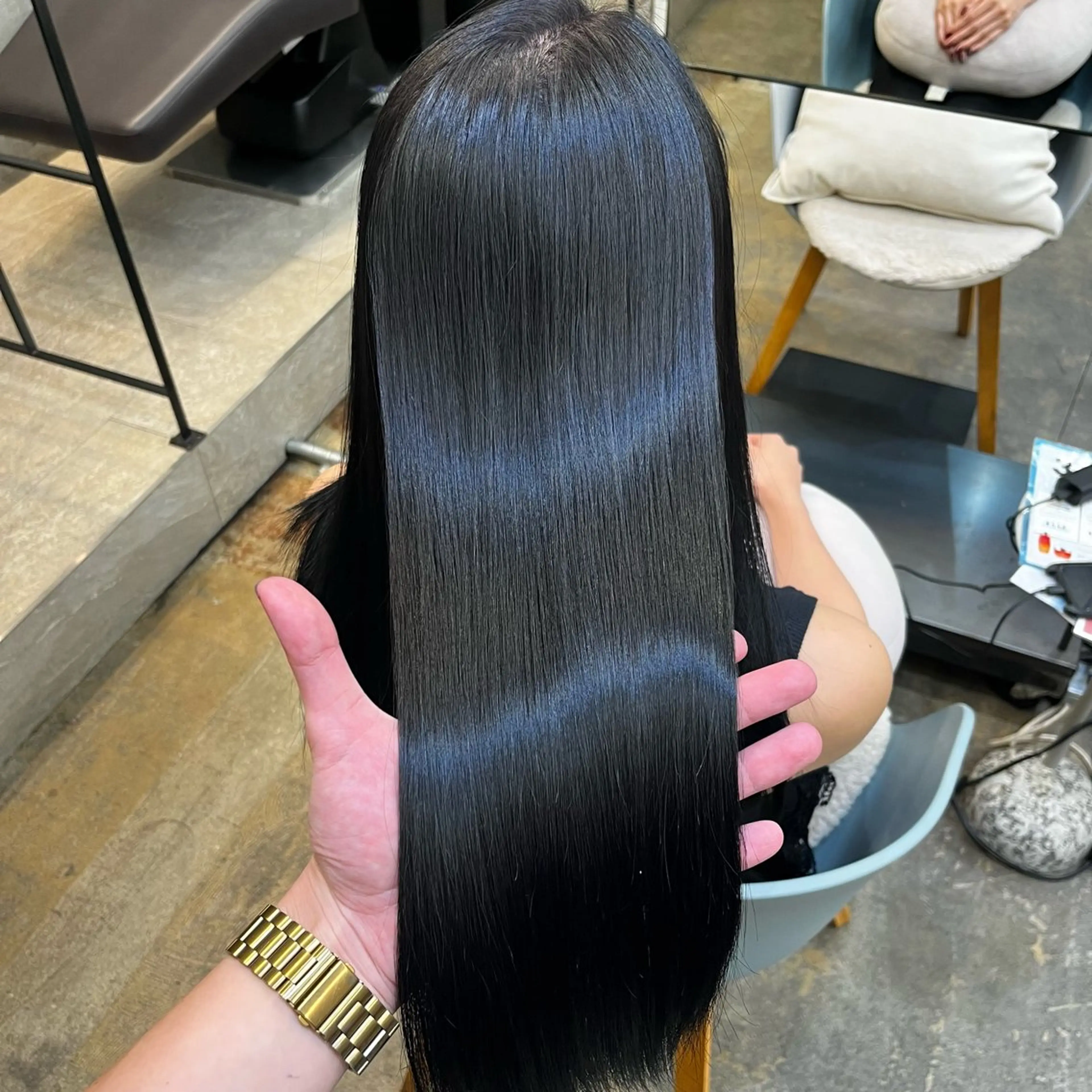カラー ヘアカラー トリートメント ウルフとデザイン カラーの神のヘアスタイル