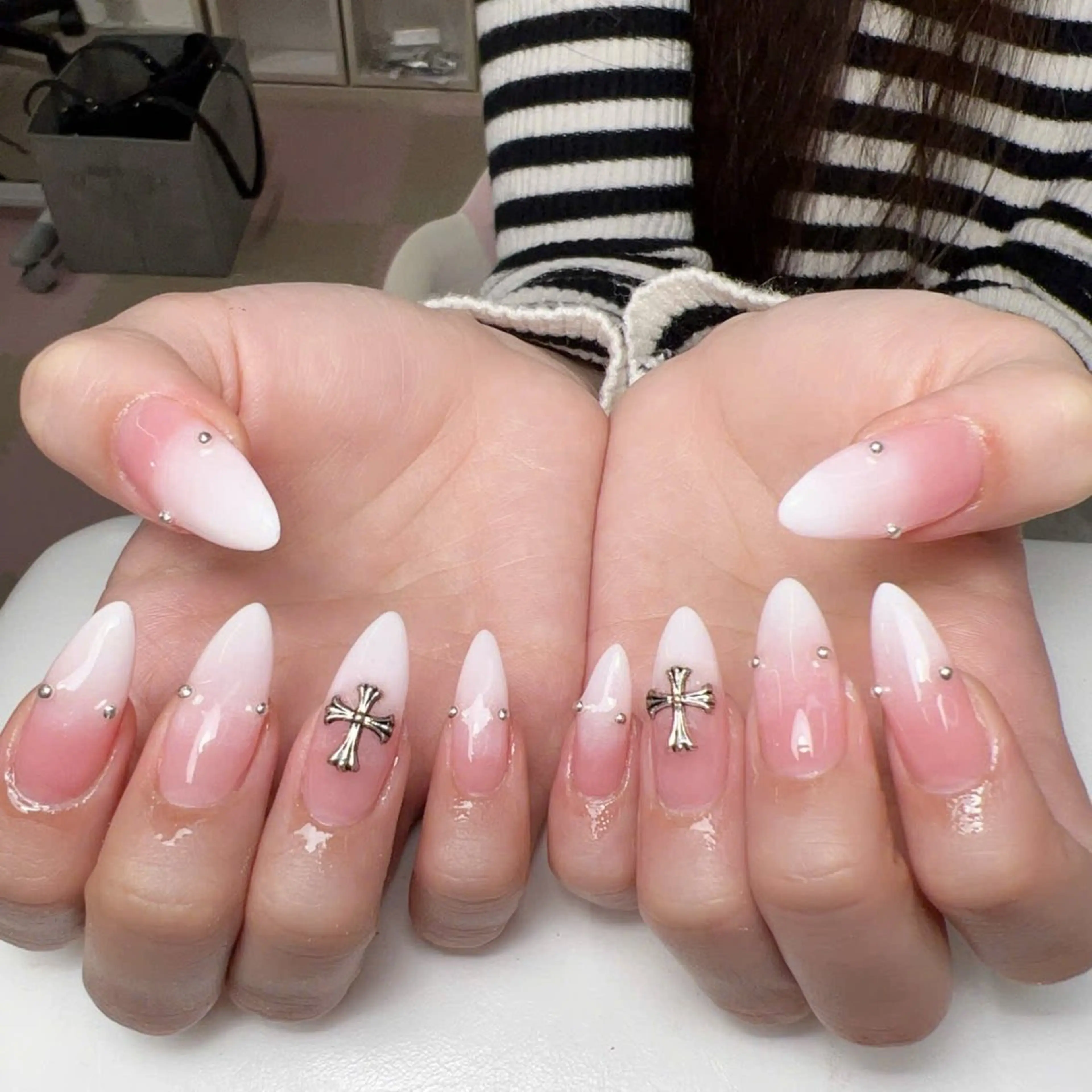 ネイル ハンドネイル HEAVEN BEAUTY  & NAIL SALON所属・馬詰 にゅんのネイルデザイン