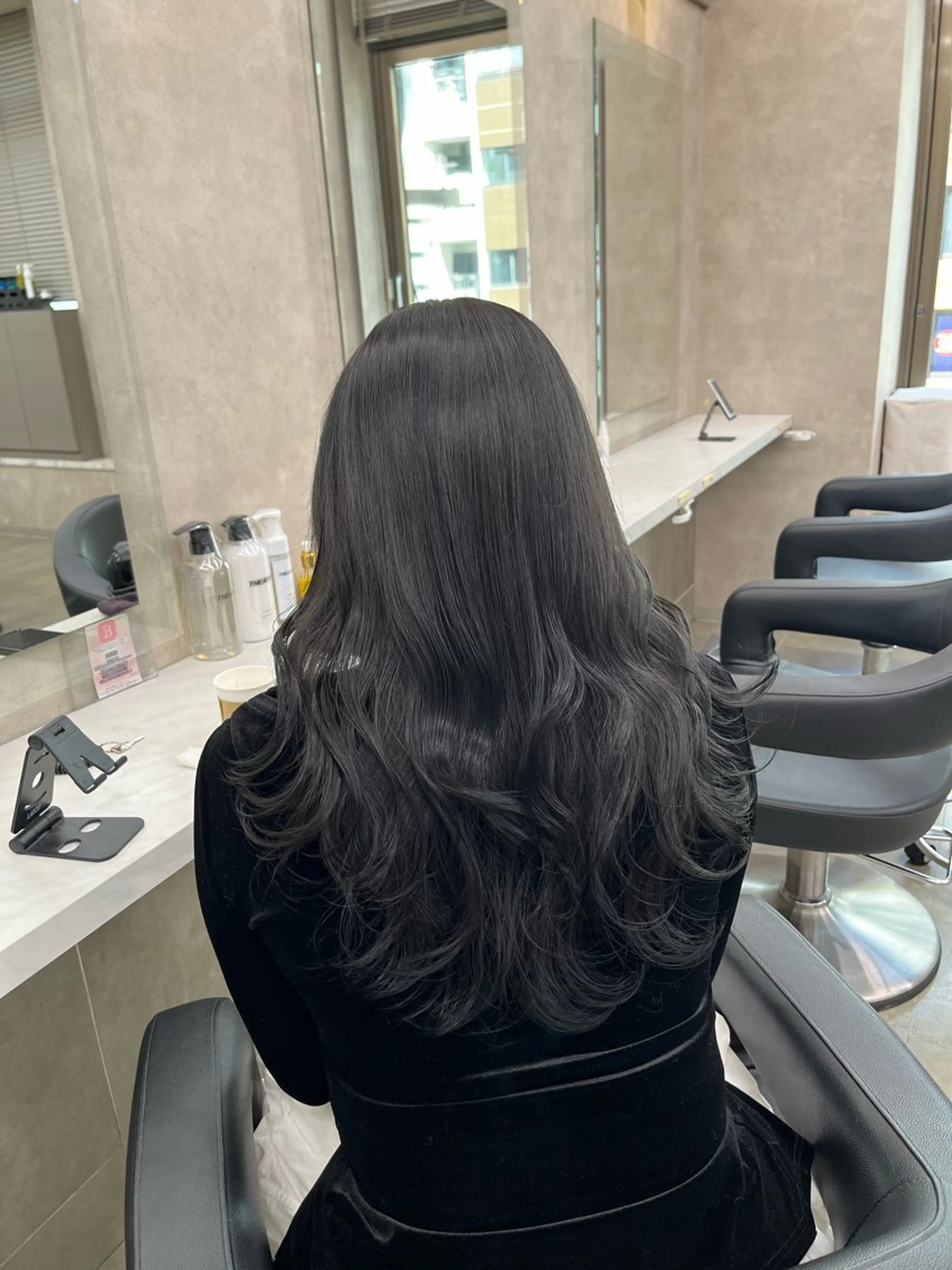 ロング 寒色＆ブリーチ特化 寒色MiOのヘアスタイル