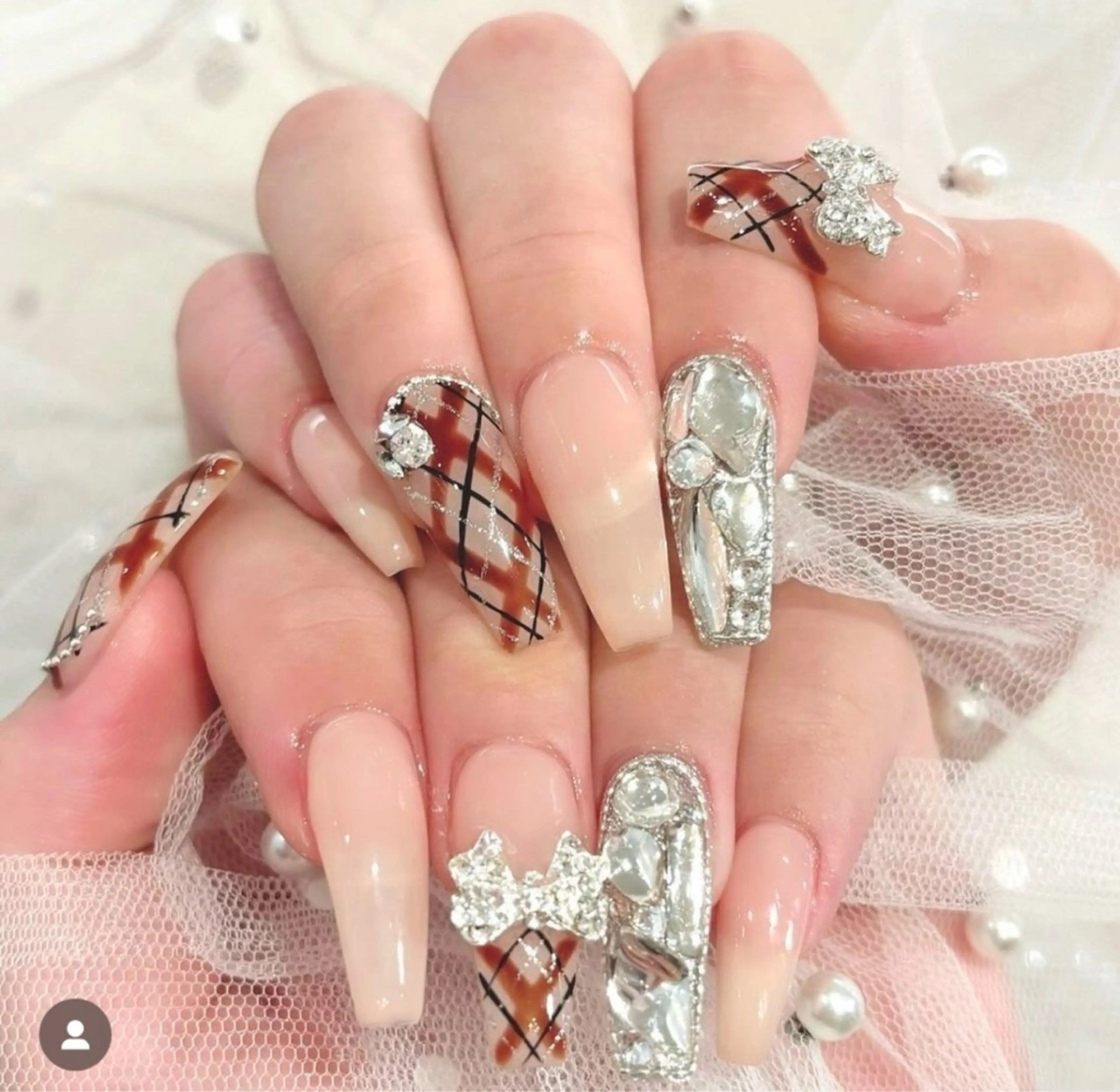 ネイル アートネイル 長さ出し ジェルネイル マグネットネイル ニュアンスネイル なな_ CloudyChanのネイルデザイン