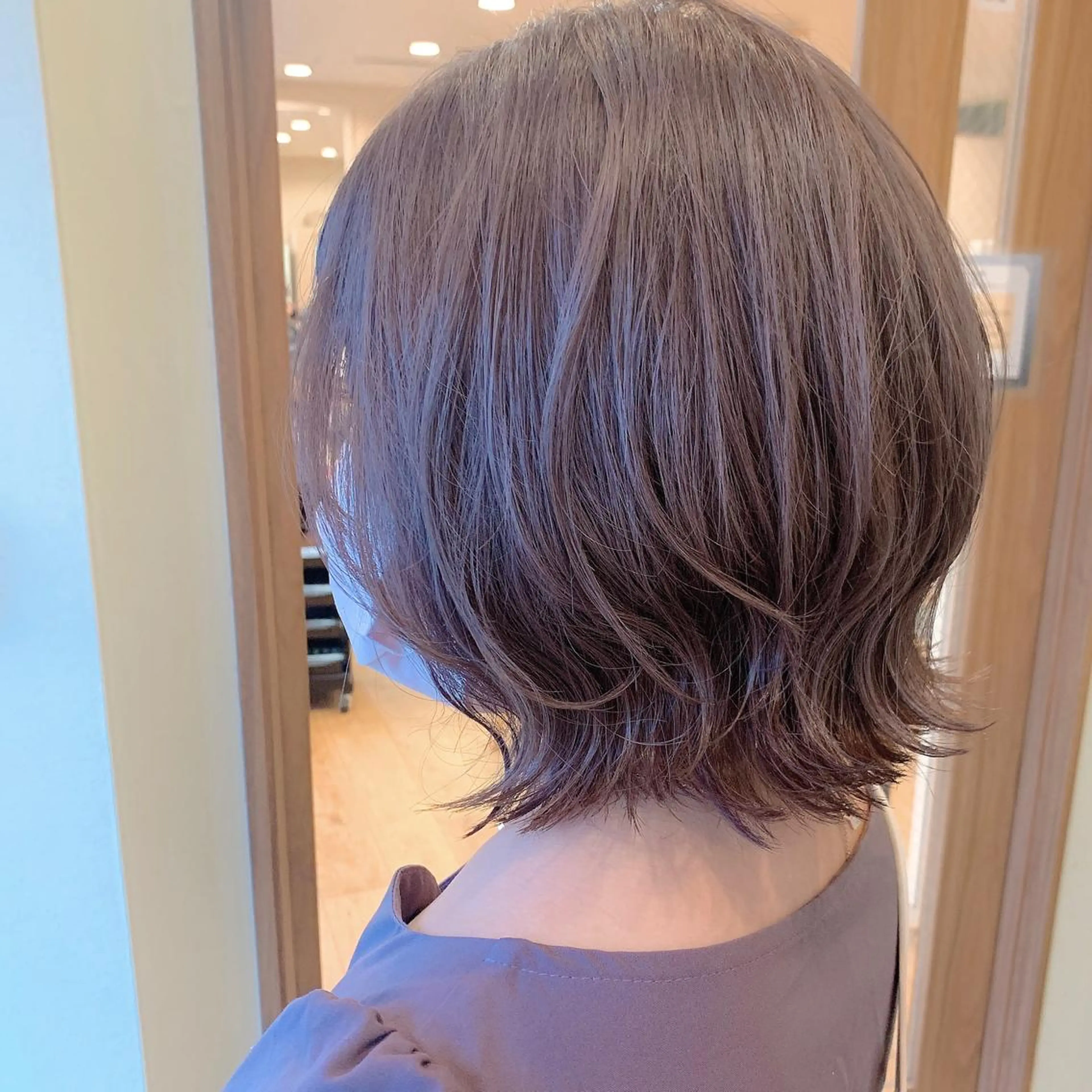 ショート カラー 透明感カラー グレージュ ラベンダーカラー ラベンダーグレージュ ラベンダーグレー カット ヘアカラー NUMBER_ ユイナのヘアスタイル