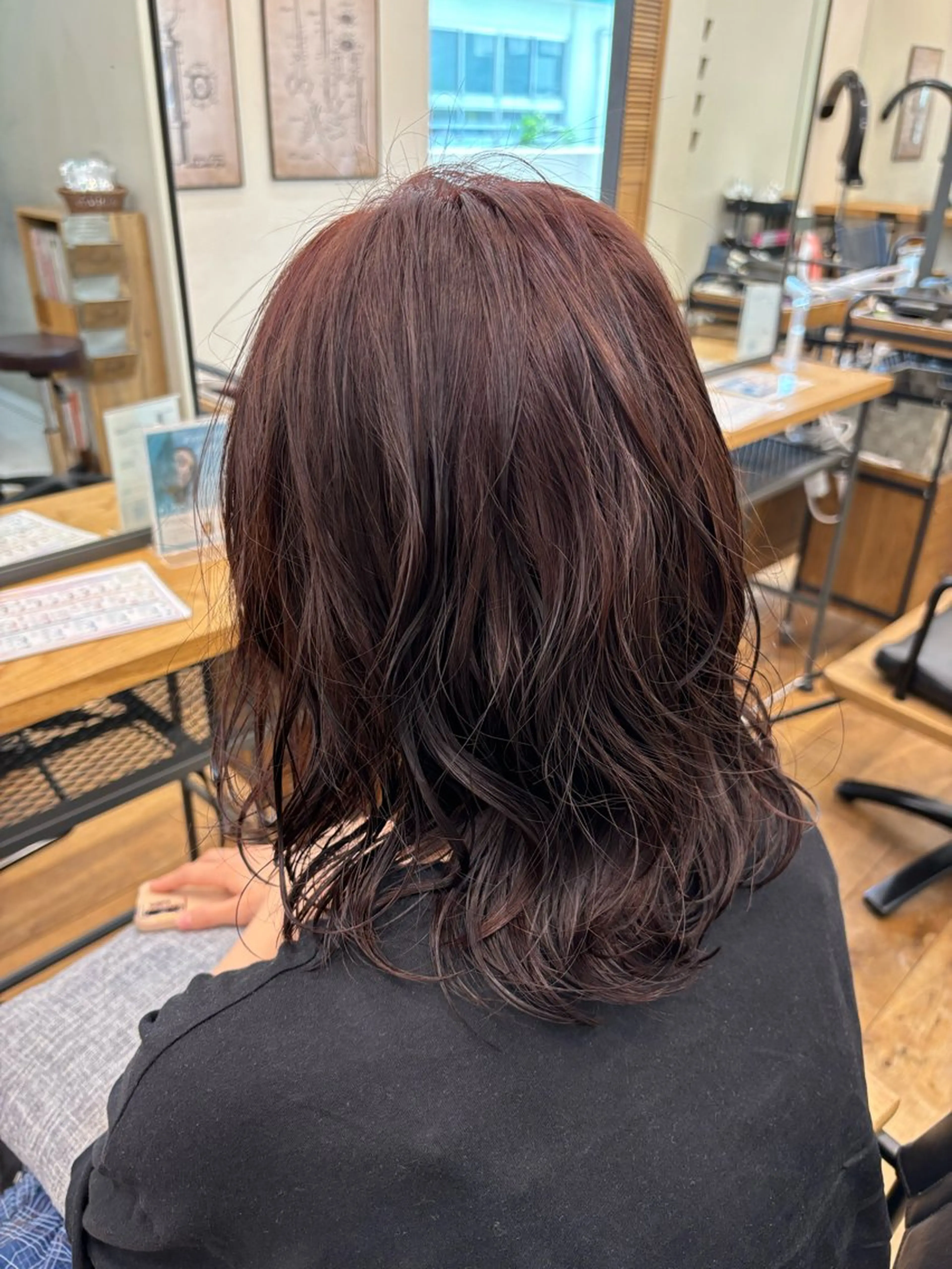 ミディアム 横山 渚のヘアスタイル