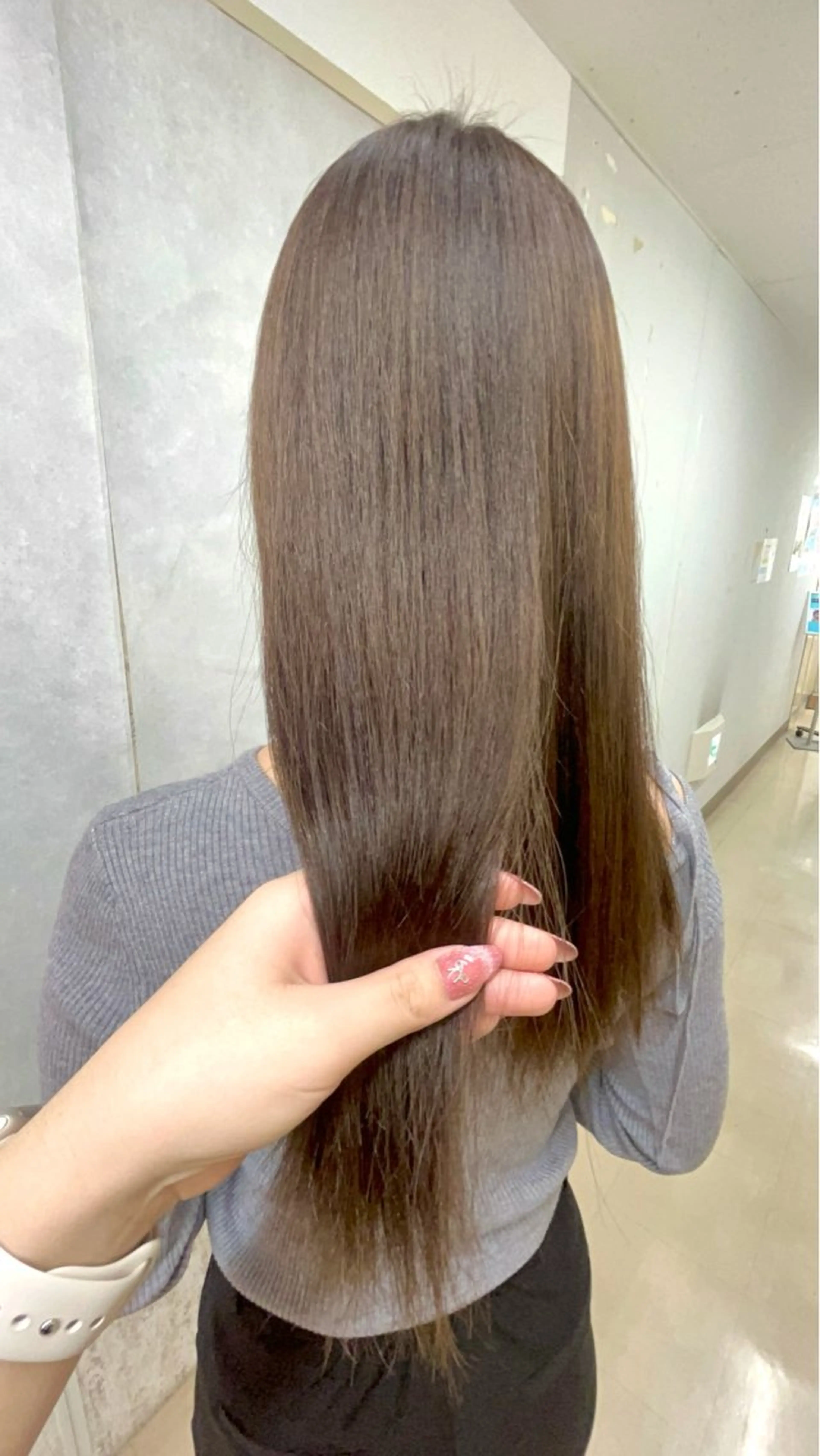 セミロング カット ヘアカラー 縮毛矯正 池田 華怜のヘアスタイル