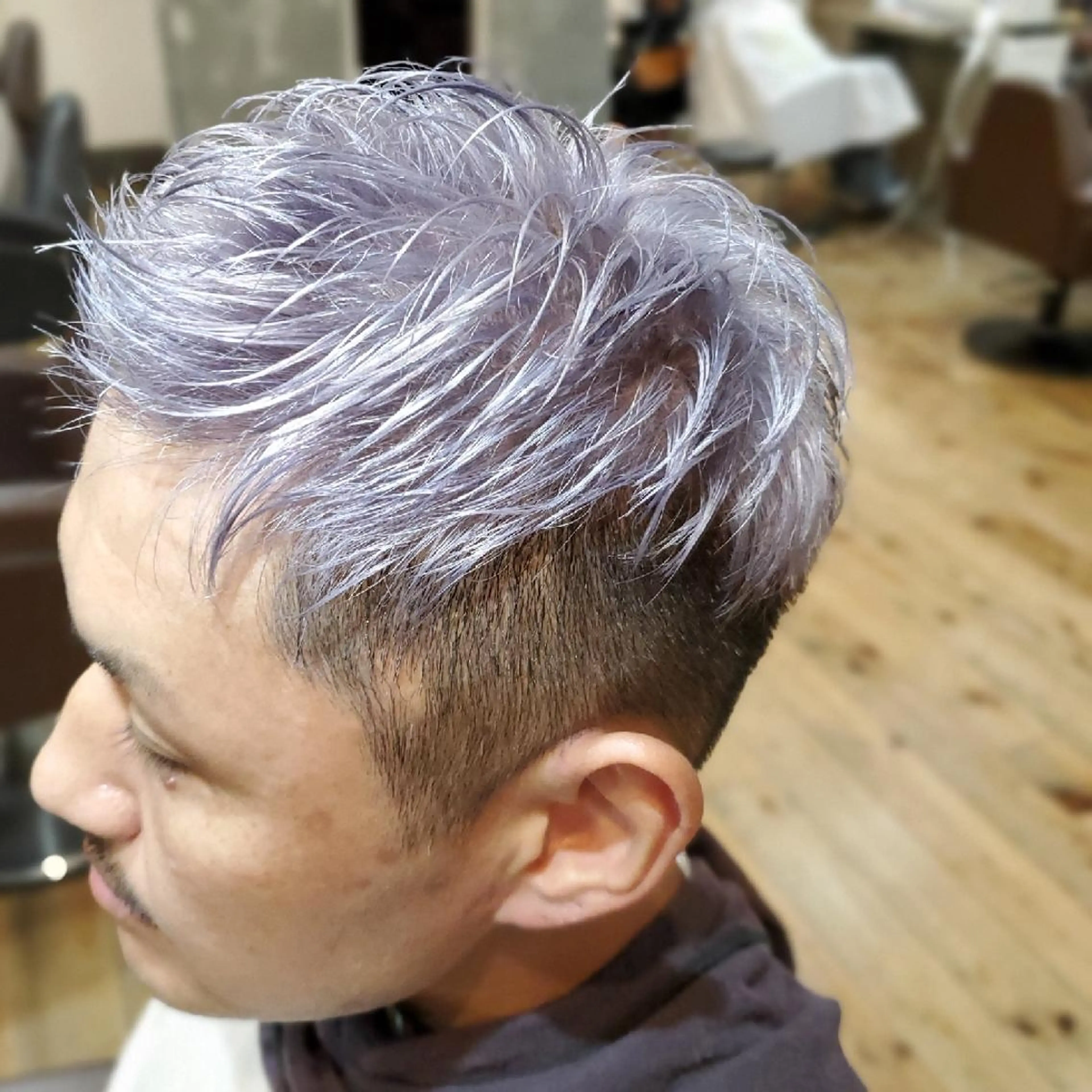 ショート カラー メンズ メンズブリーチ アッシュ ブリーチ シルバー 堀 凌紀のヘアスタイル