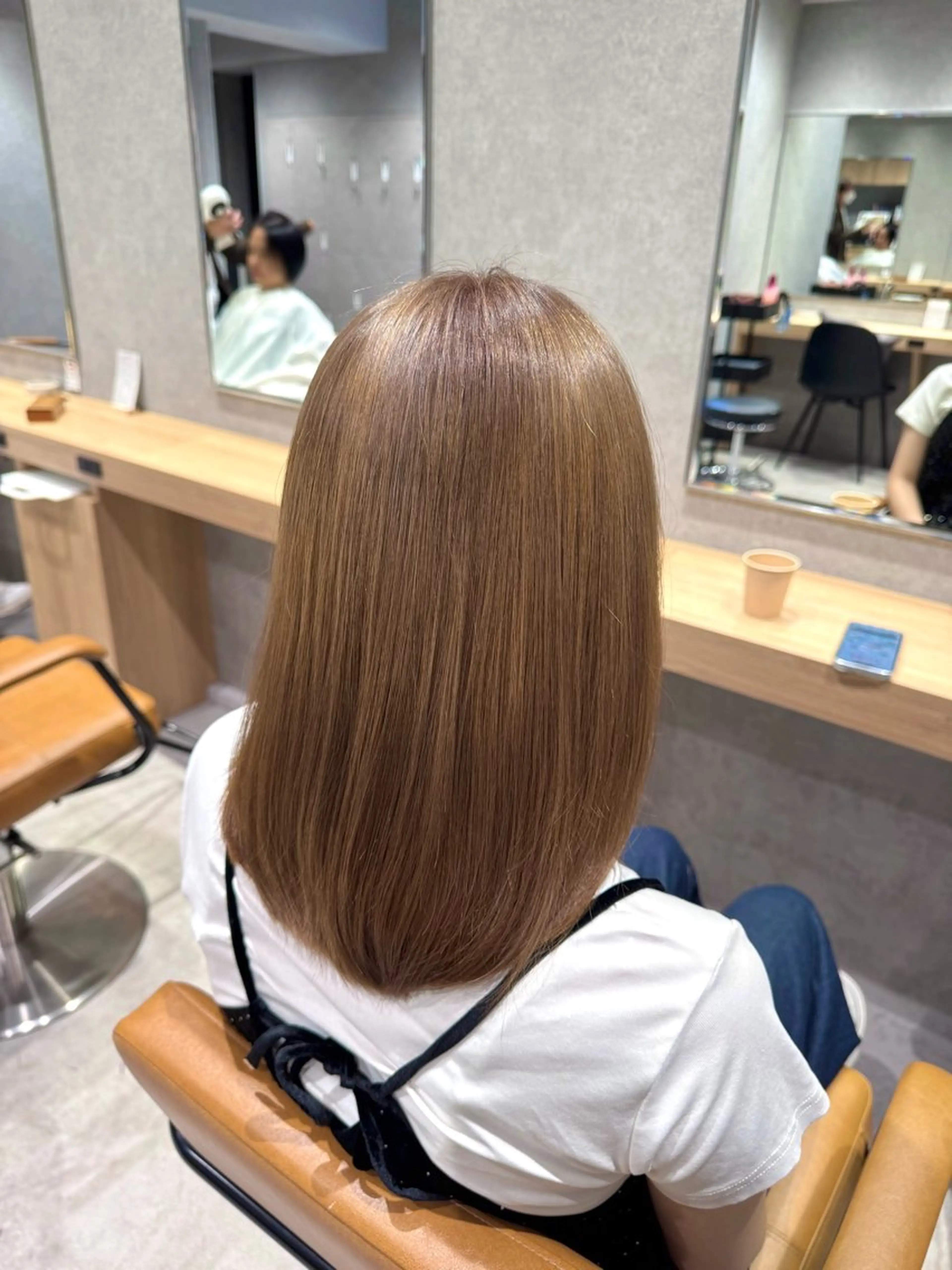 セミロング カット ヘアカラー ハイトーン/ピンク 🎀山岸 沙弥香のヘアスタイル
