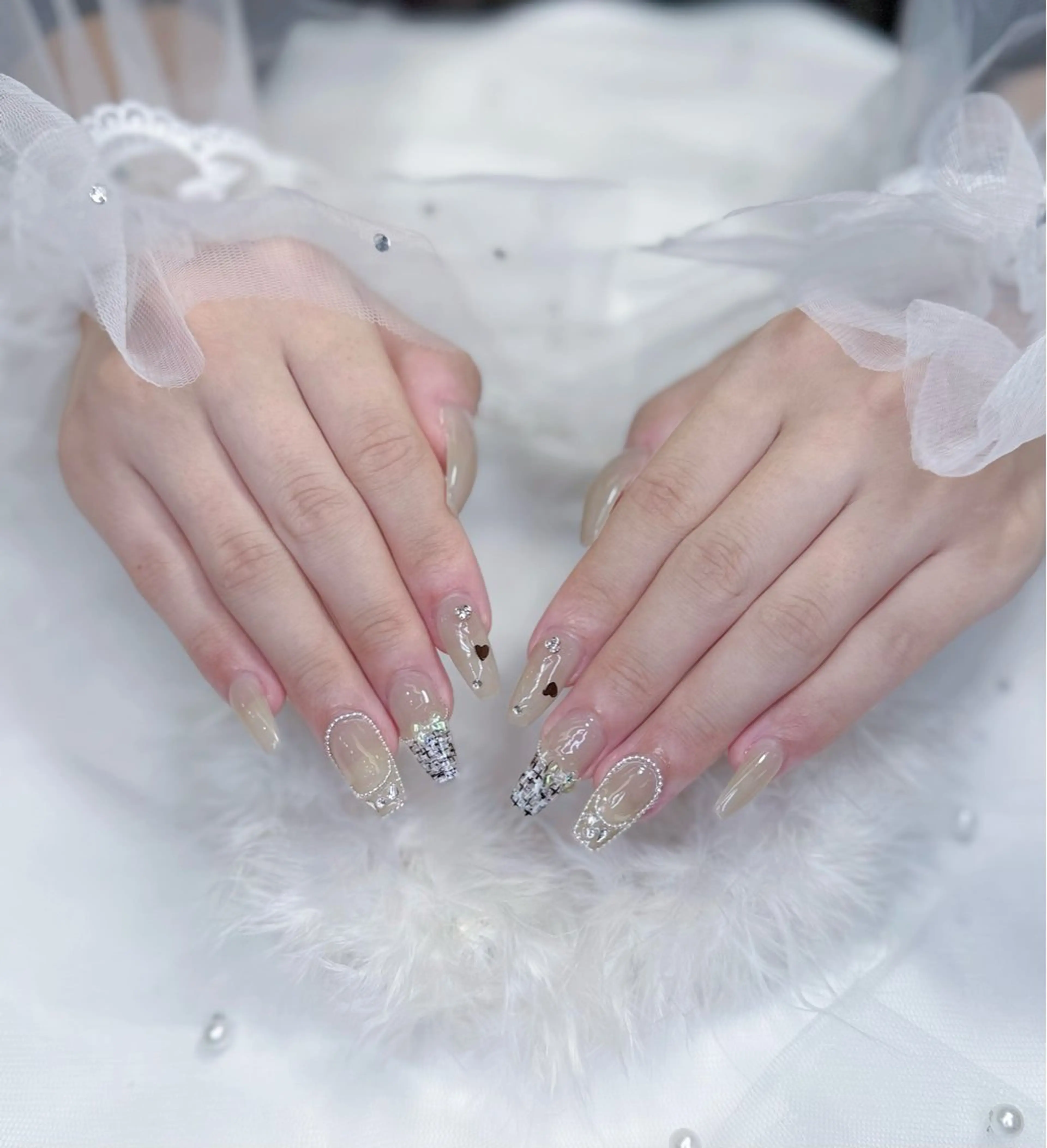 セミロング ハンドネイル Bibi beauty spa Osaka所属・Bibi nail Osakaのネイルデザイン